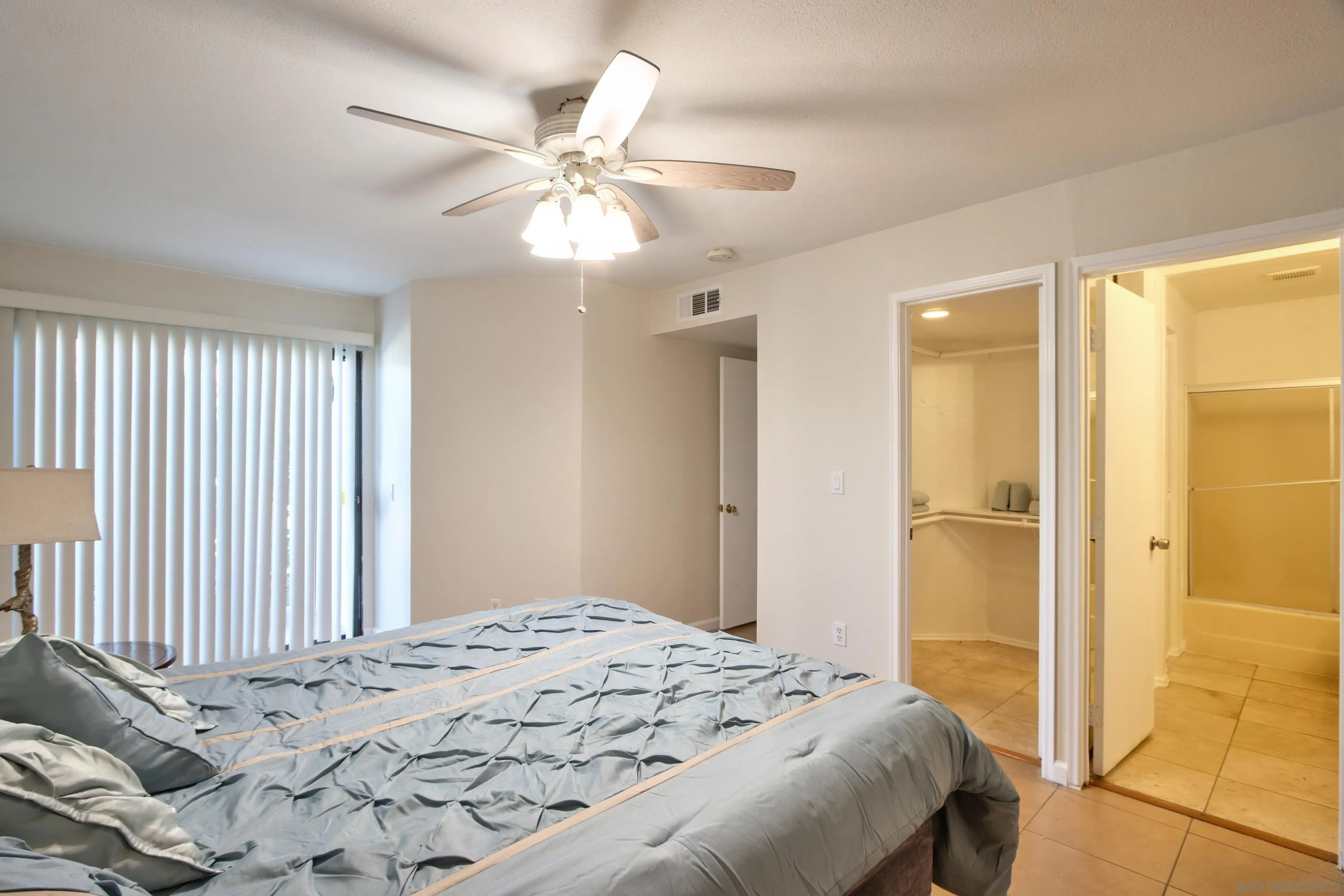 https://cdn.realtyfeed.com/cdn/127/250038060/998376a59bfc4500c0db5671f642fd87.webp