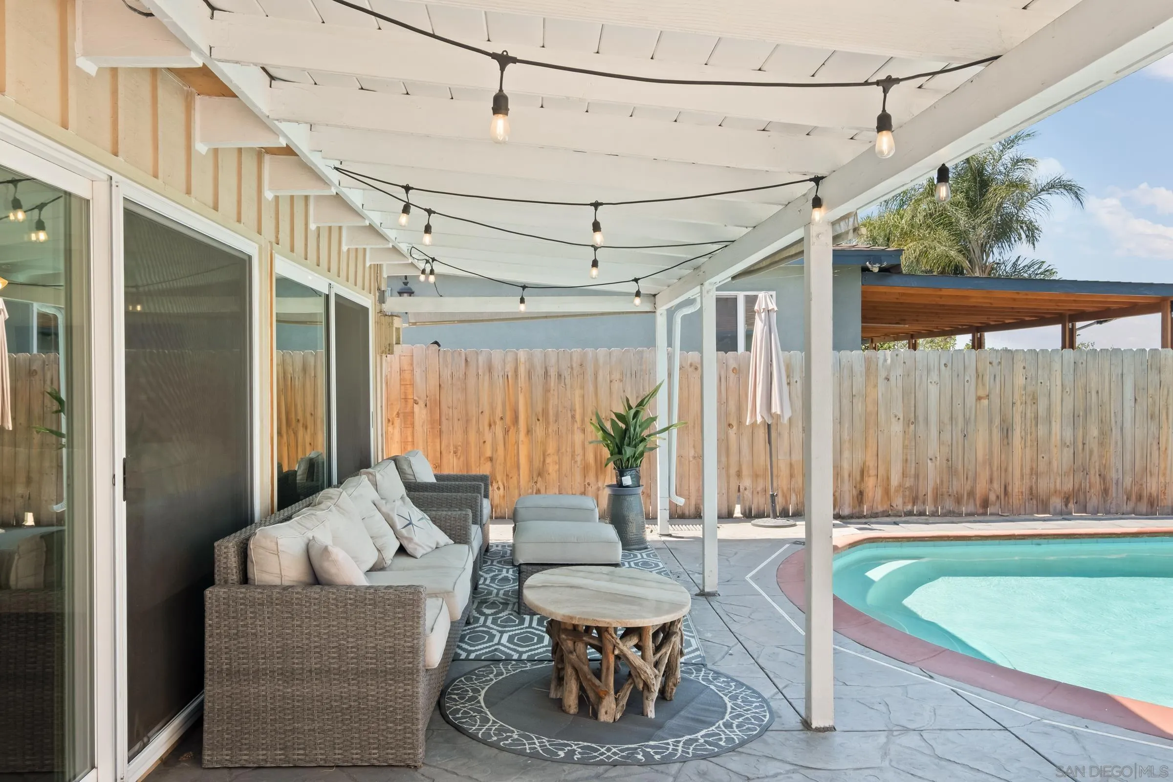 https://cdn.realtyfeed.com/cdn/127/250038065/07d82c0bd18a7f76ad334f8f8c3a5bd3.webp