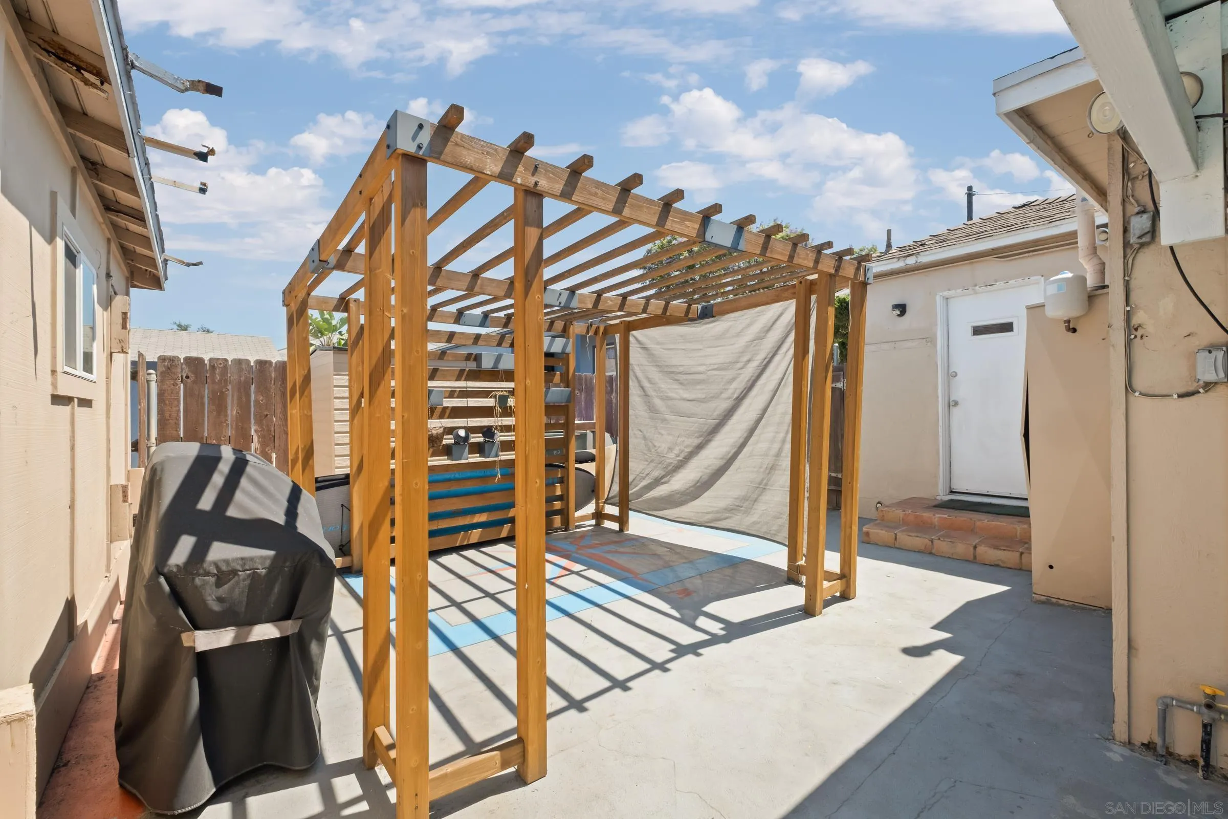 https://cdn.realtyfeed.com/cdn/127/250038065/1076aa5f29cb95f7e0408cf77bcc78b0.webp