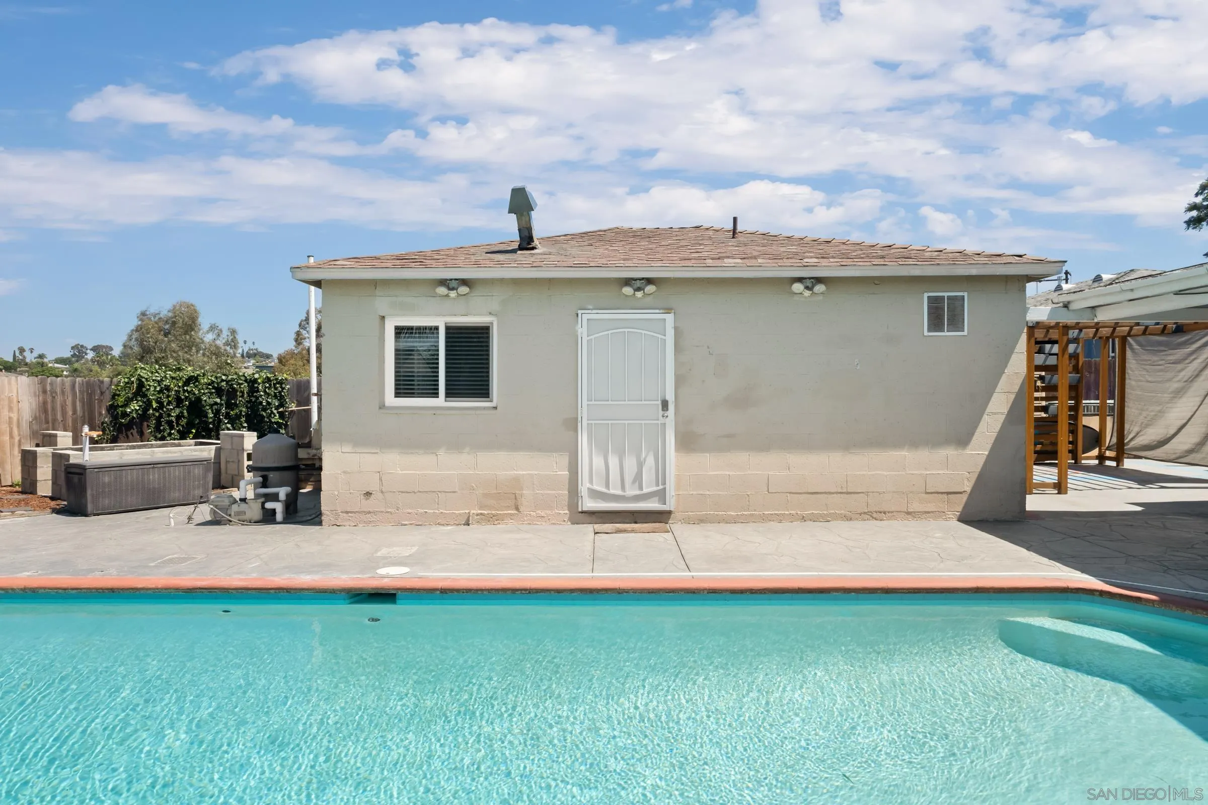 https://cdn.realtyfeed.com/cdn/127/250038065/4beba8a5898677a0bdcc222176ab34f8.webp