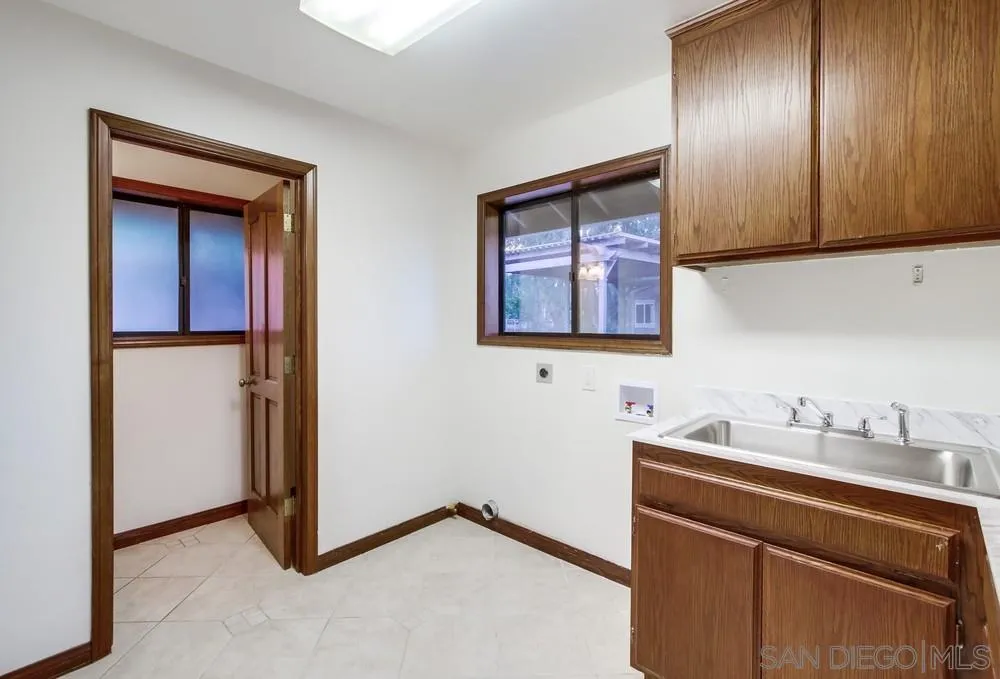 https://cdn.realtyfeed.com/cdn/127/250038070/ef1da38d56c2ca56e3275f0d9a37fa90.webp