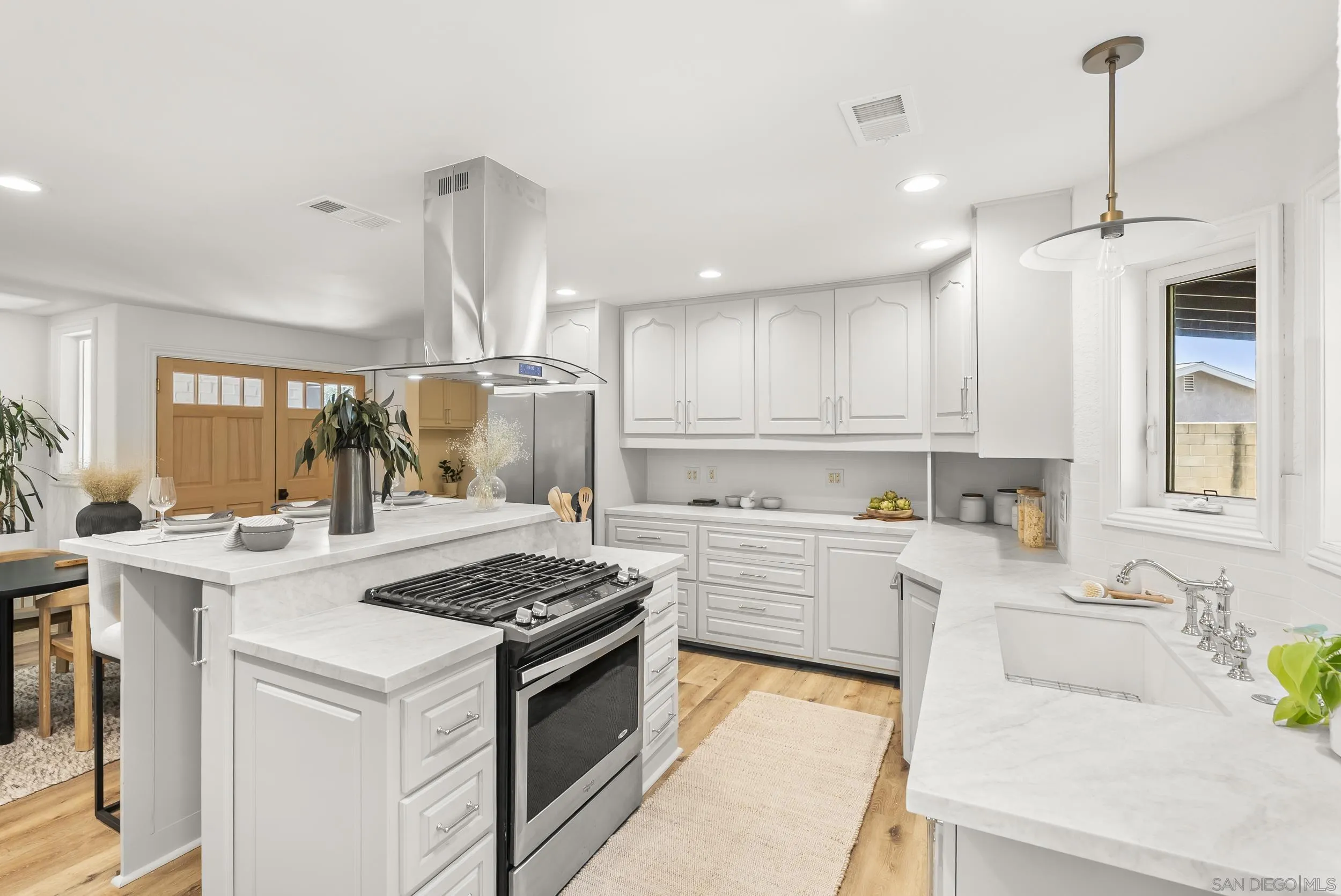 https://cdn.realtyfeed.com/cdn/127/250038072/5c6ac712c5398f3f7bd52a239000f021.webp