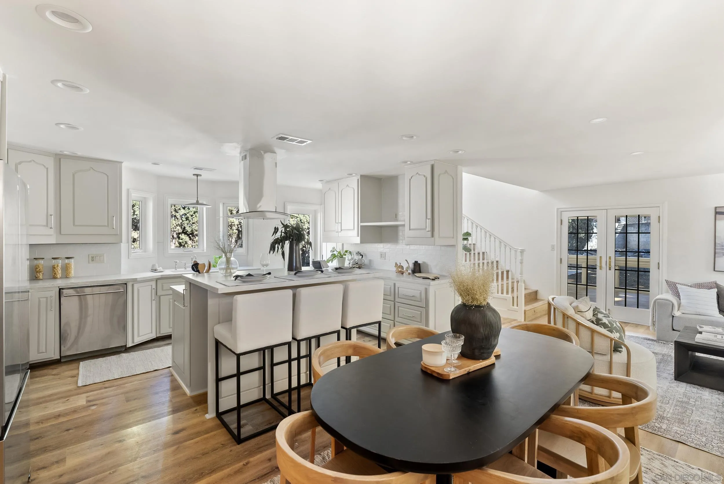 https://cdn.realtyfeed.com/cdn/127/250038072/f2b5a5ca7be44425df75a76426ef770c.webp