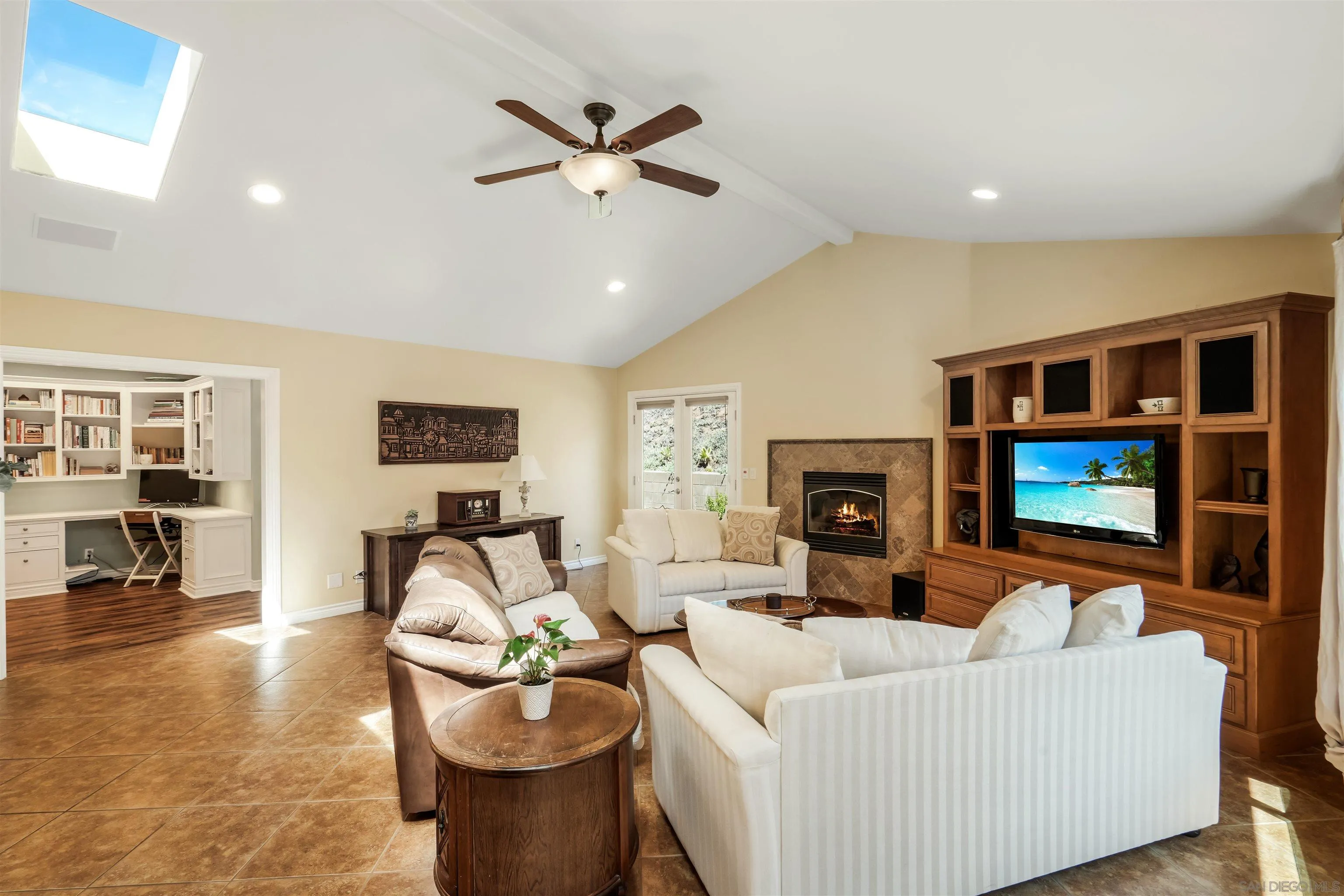 https://cdn.realtyfeed.com/cdn/127/250038075/19406a12f0fe2b753558f18ae6132a36.webp