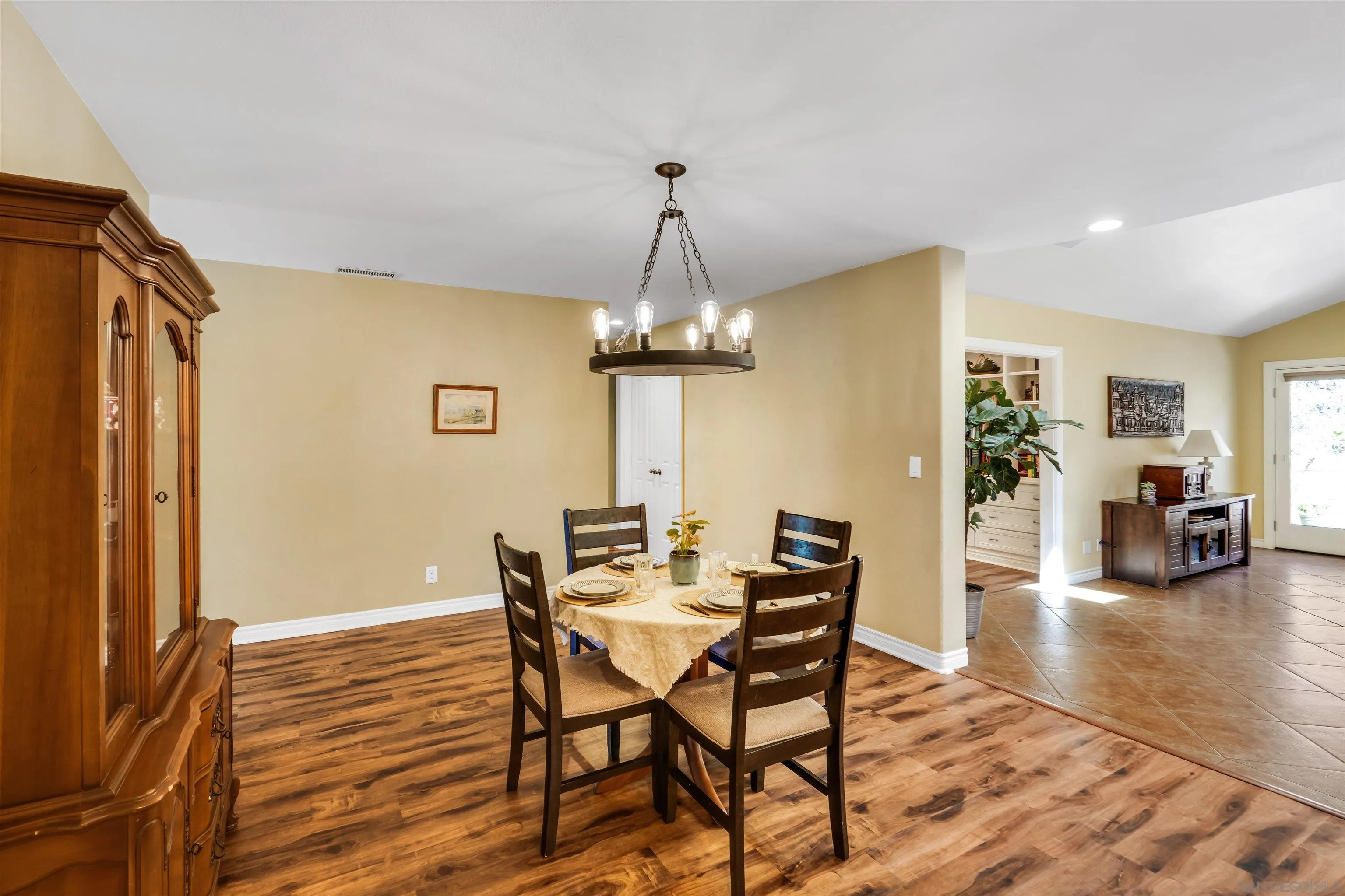 https://cdn.realtyfeed.com/cdn/127/250038075/218420157c1436f251c2da62210c98ce.webp