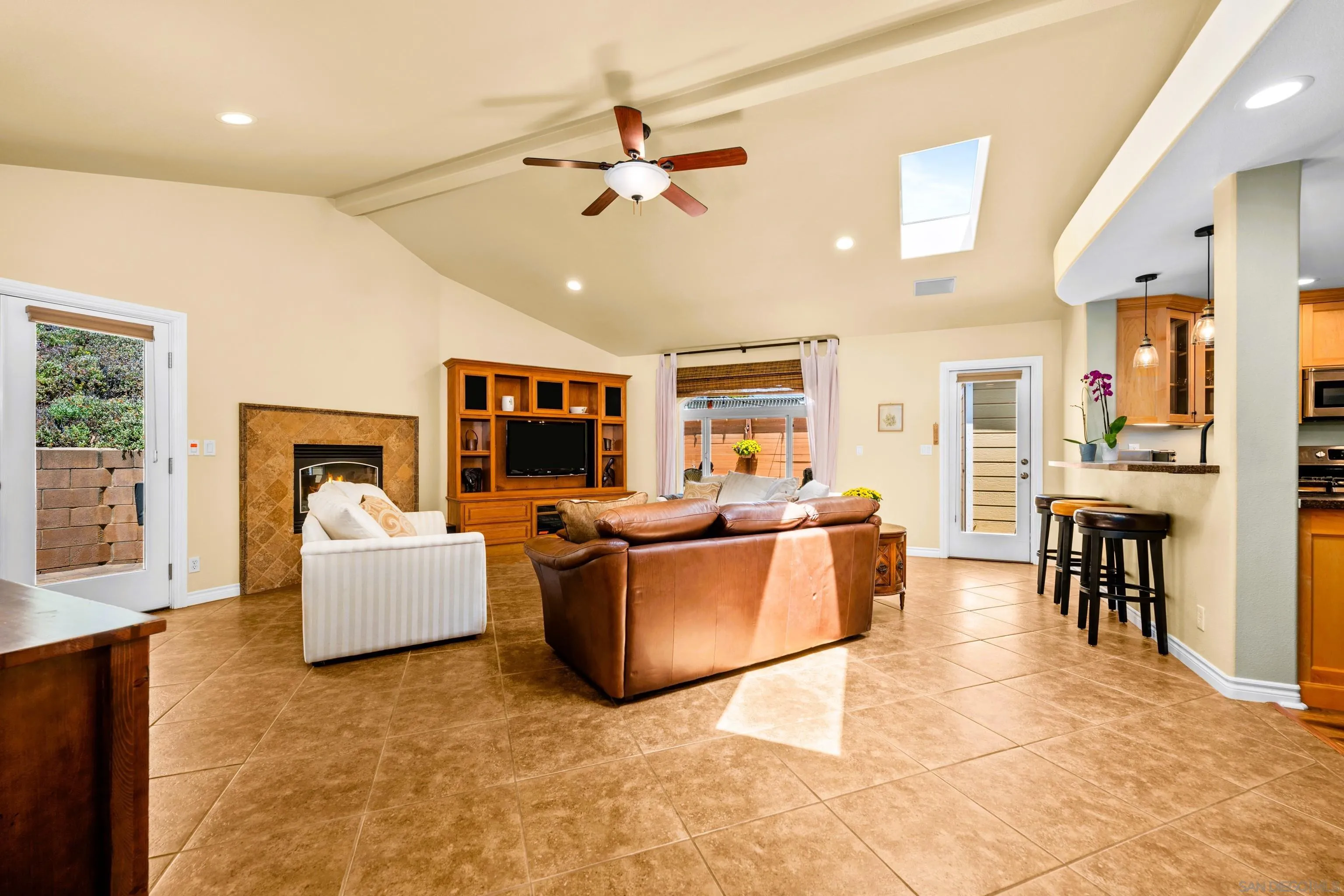 https://cdn.realtyfeed.com/cdn/127/250038075/70d687d3c07da9e2f07103af4b068eed.webp