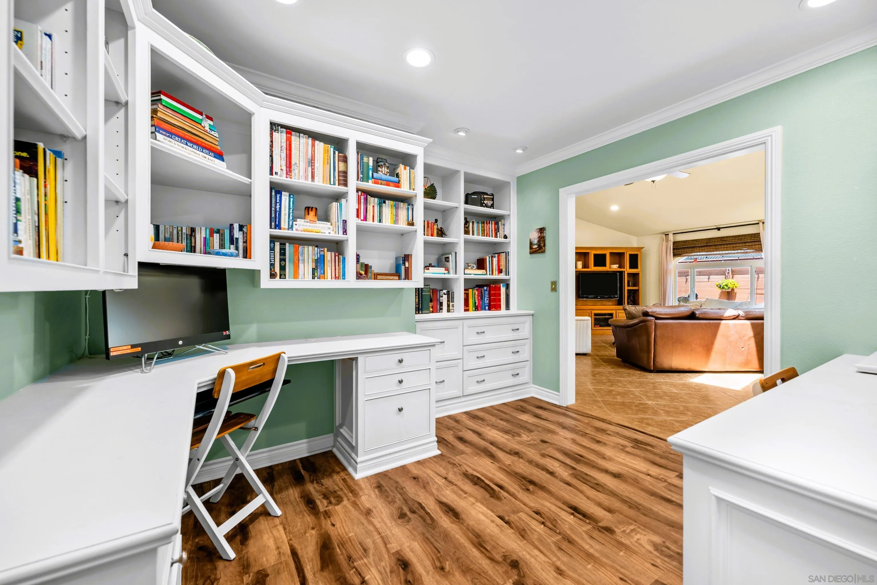 https://cdn.realtyfeed.com/cdn/127/250038075/8ab8a782feab410db4120e39fb186ef0.webp