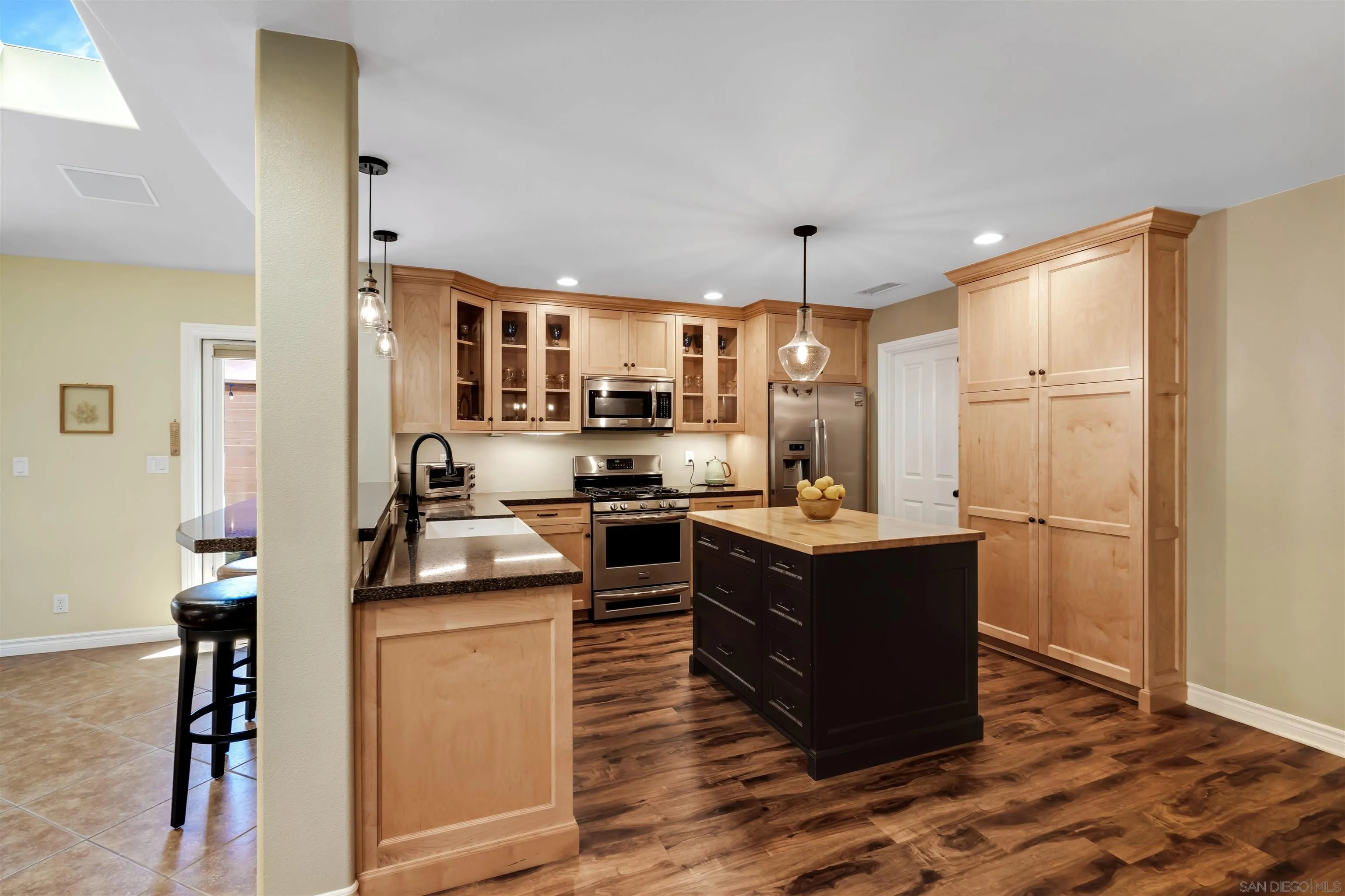 https://cdn.realtyfeed.com/cdn/127/250038075/8d5c6968afb932167d1806dacec7b0a6.webp