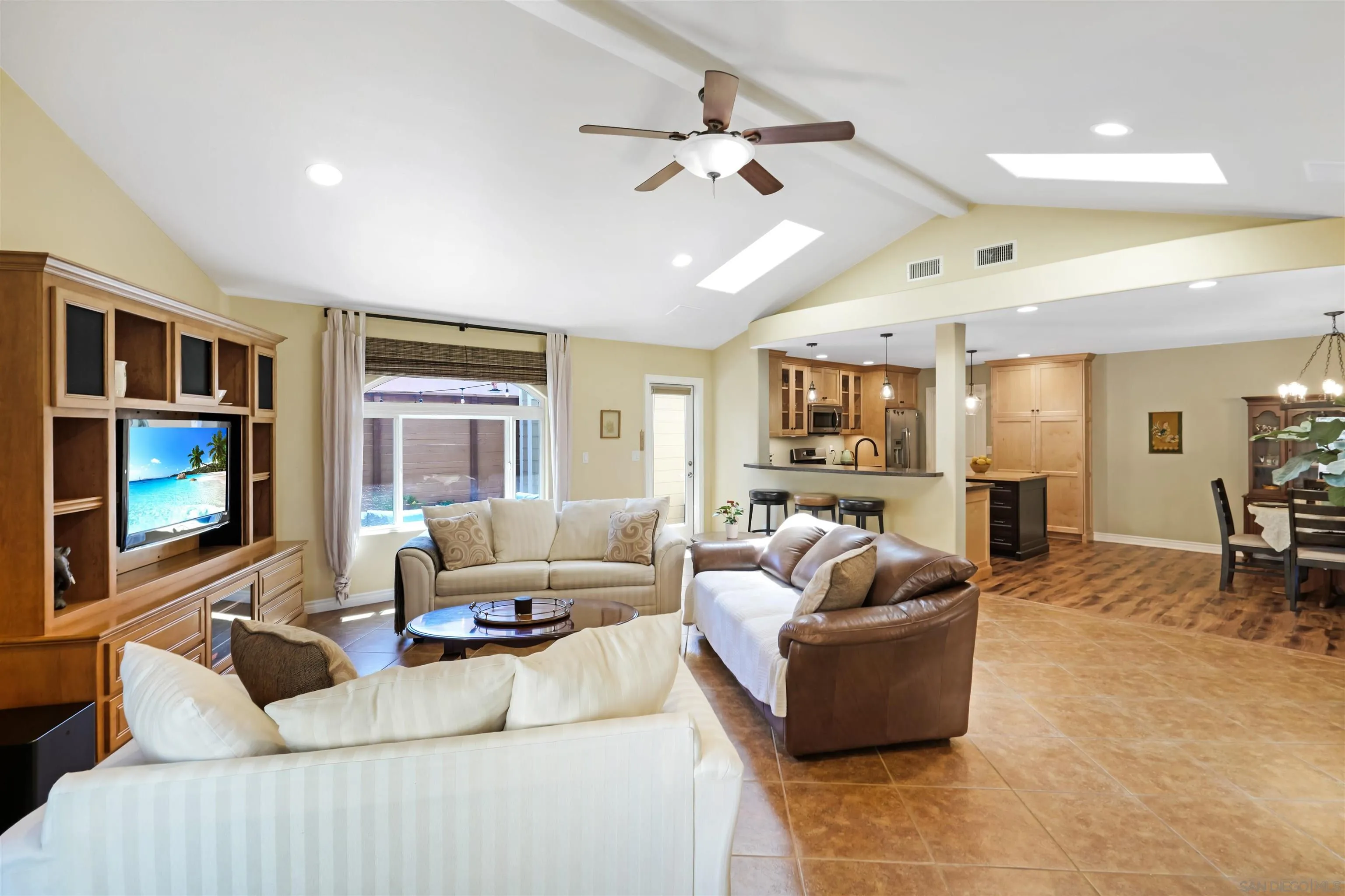 https://cdn.realtyfeed.com/cdn/127/250038075/927b774cdcb2e3011dc11e010d8c123a.webp