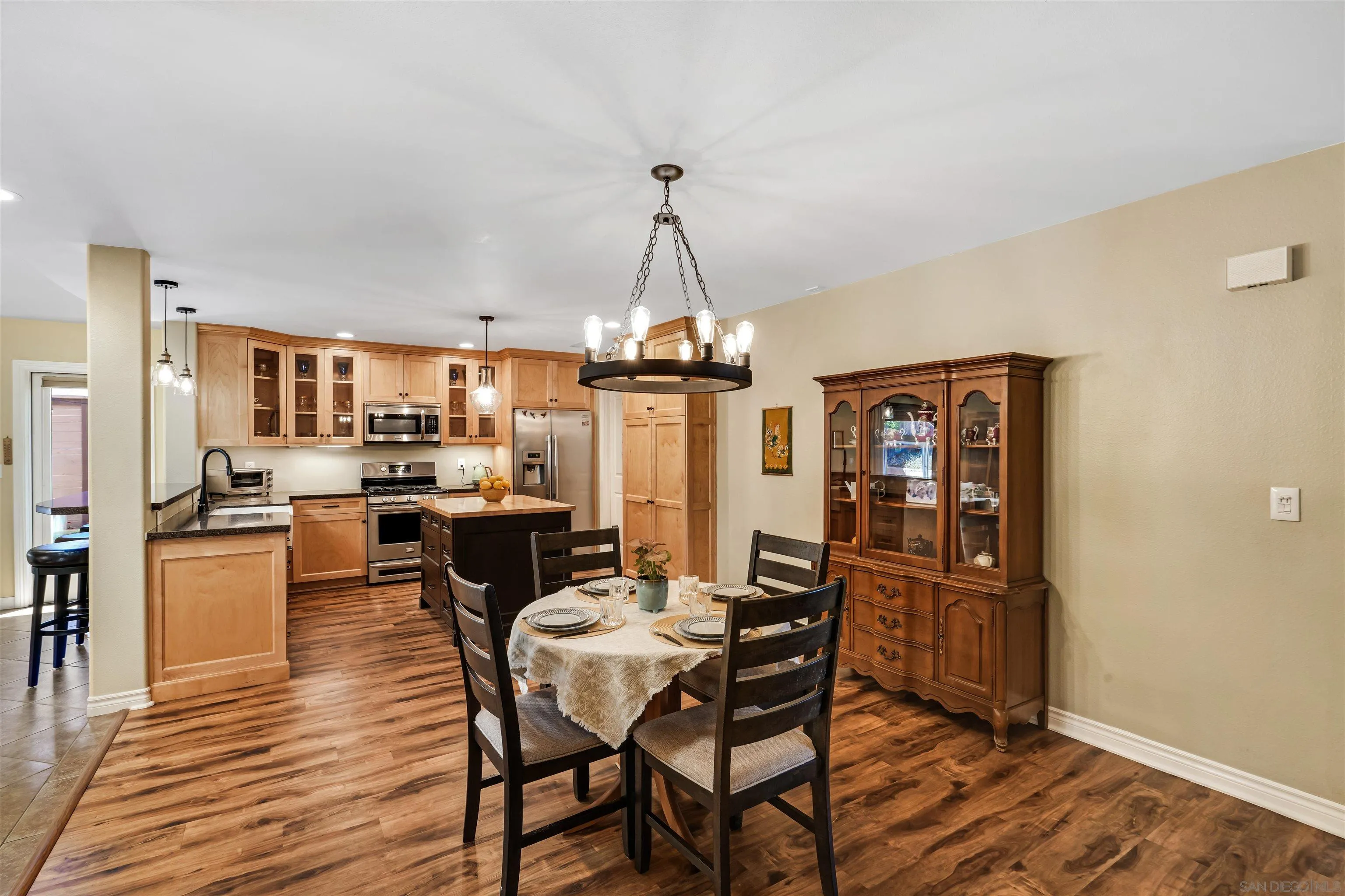 https://cdn.realtyfeed.com/cdn/127/250038075/c482b6d5f65f9cb86c07b0a1f1eb25b6.webp