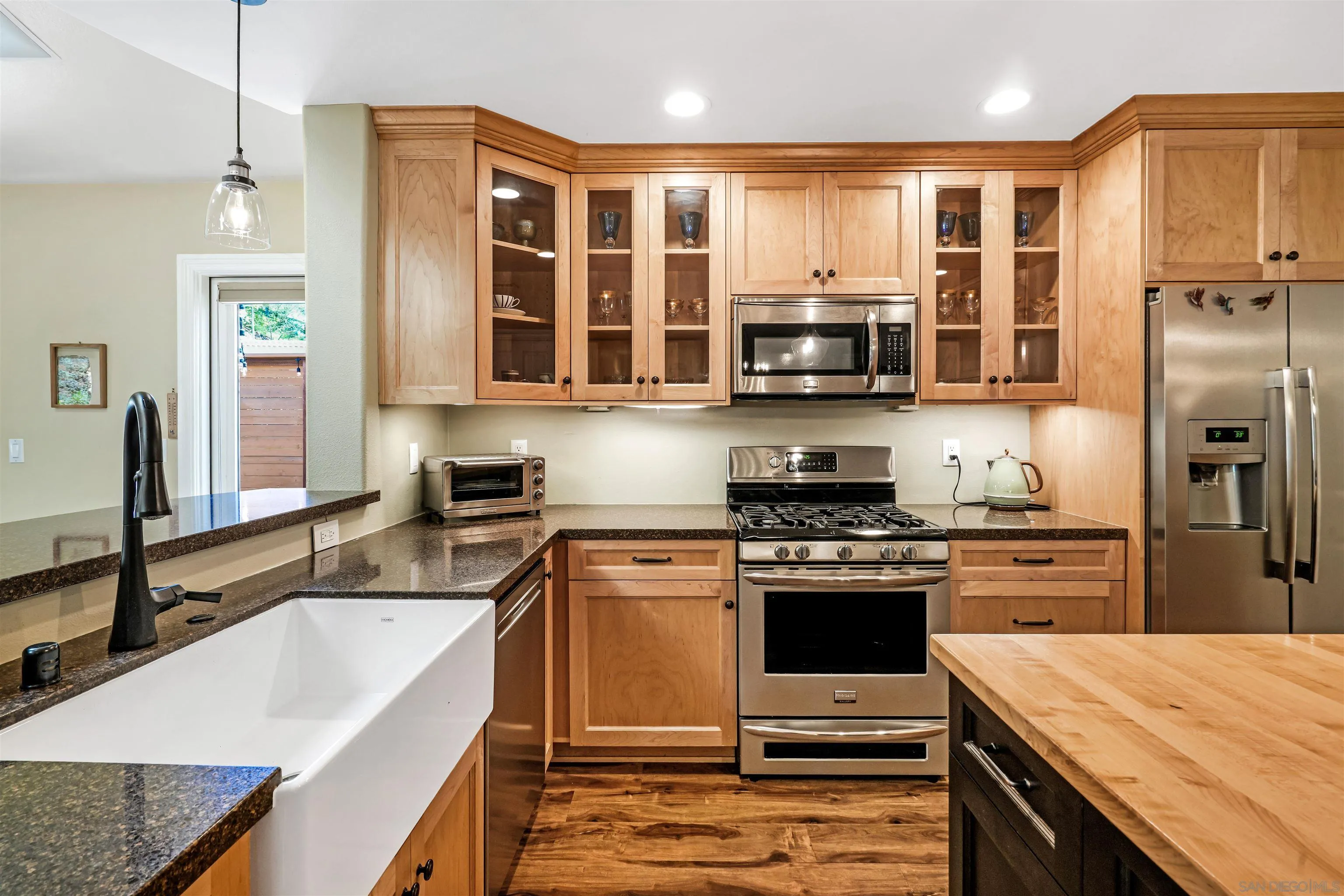 https://cdn.realtyfeed.com/cdn/127/250038075/ec9ea527f62338284b98b9c631dc3a98.webp