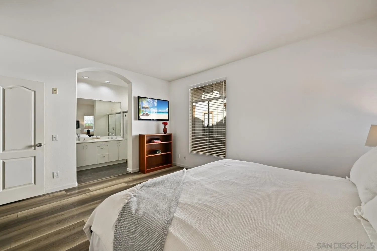 https://cdn.realtyfeed.com/cdn/127/250038078/05f4e5e133562b0a26a13f7fe15300c5.webp