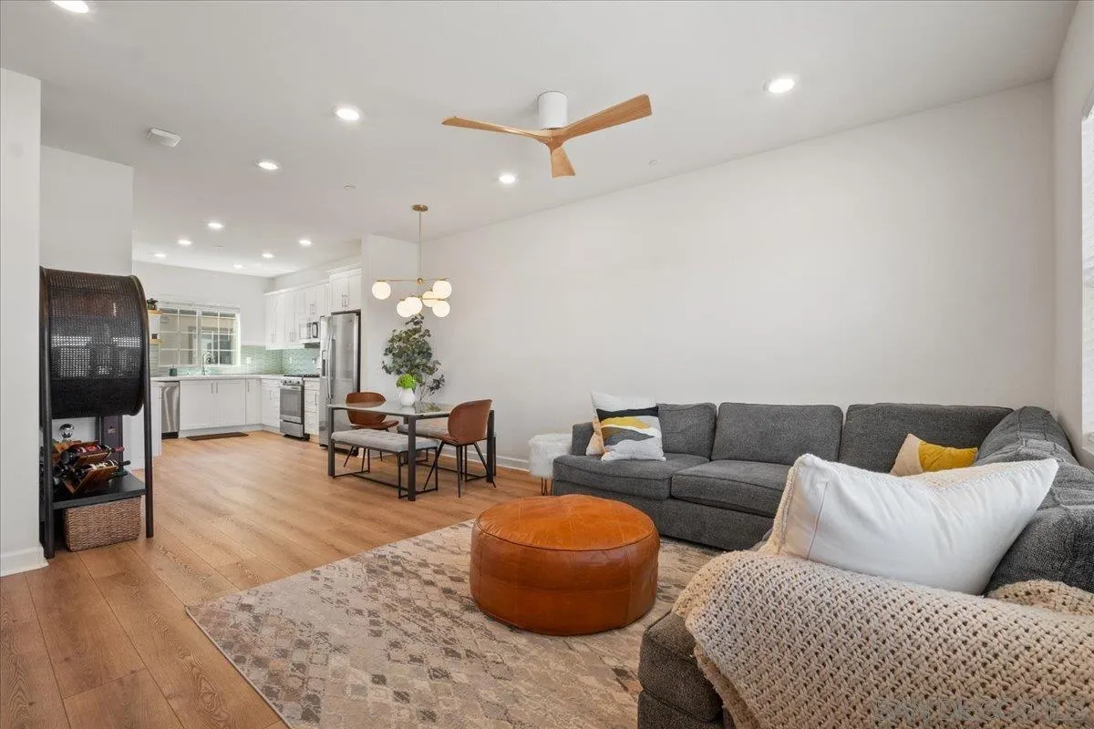 https://cdn.realtyfeed.com/cdn/127/250038081/0e5df3f79e03a5f1608510c821990d6c.webp