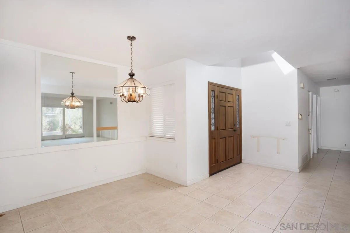 https://cdn.realtyfeed.com/cdn/127/250038083/0102b9377863823b9080bb9dfa695843.webp