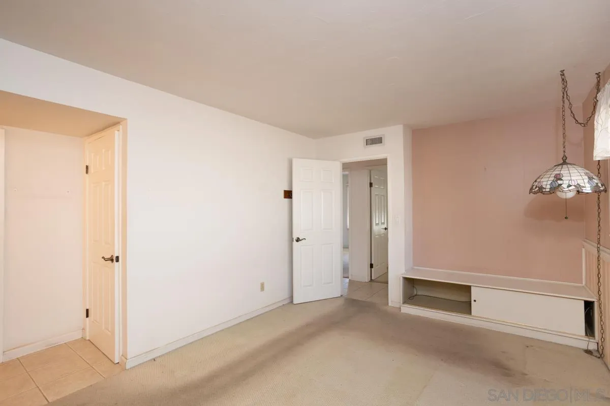 https://cdn.realtyfeed.com/cdn/127/250038083/0e99494aa9cb1d9054fb1dc49161010c.webp