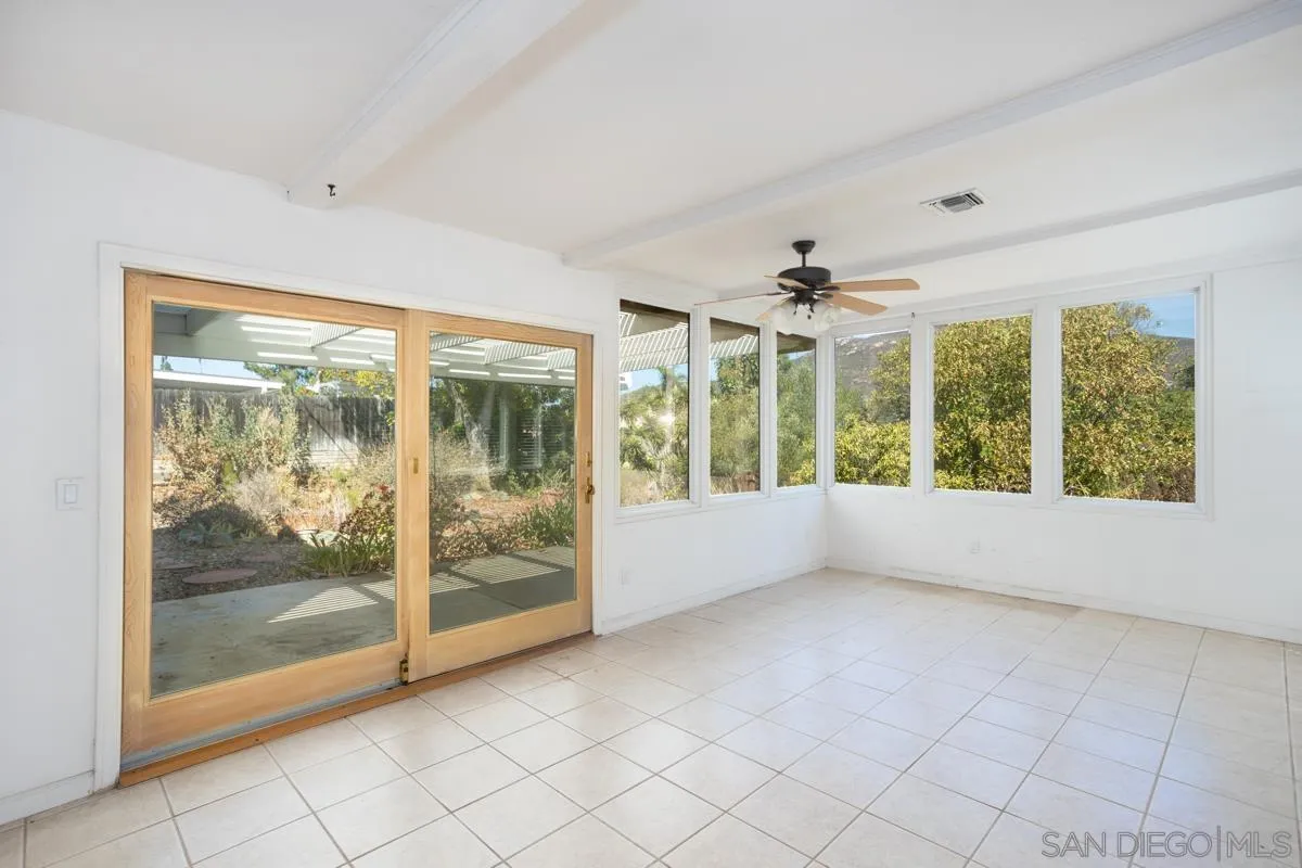 https://cdn.realtyfeed.com/cdn/127/250038083/130bca8a5611d163c3f8d495da985b6e.webp