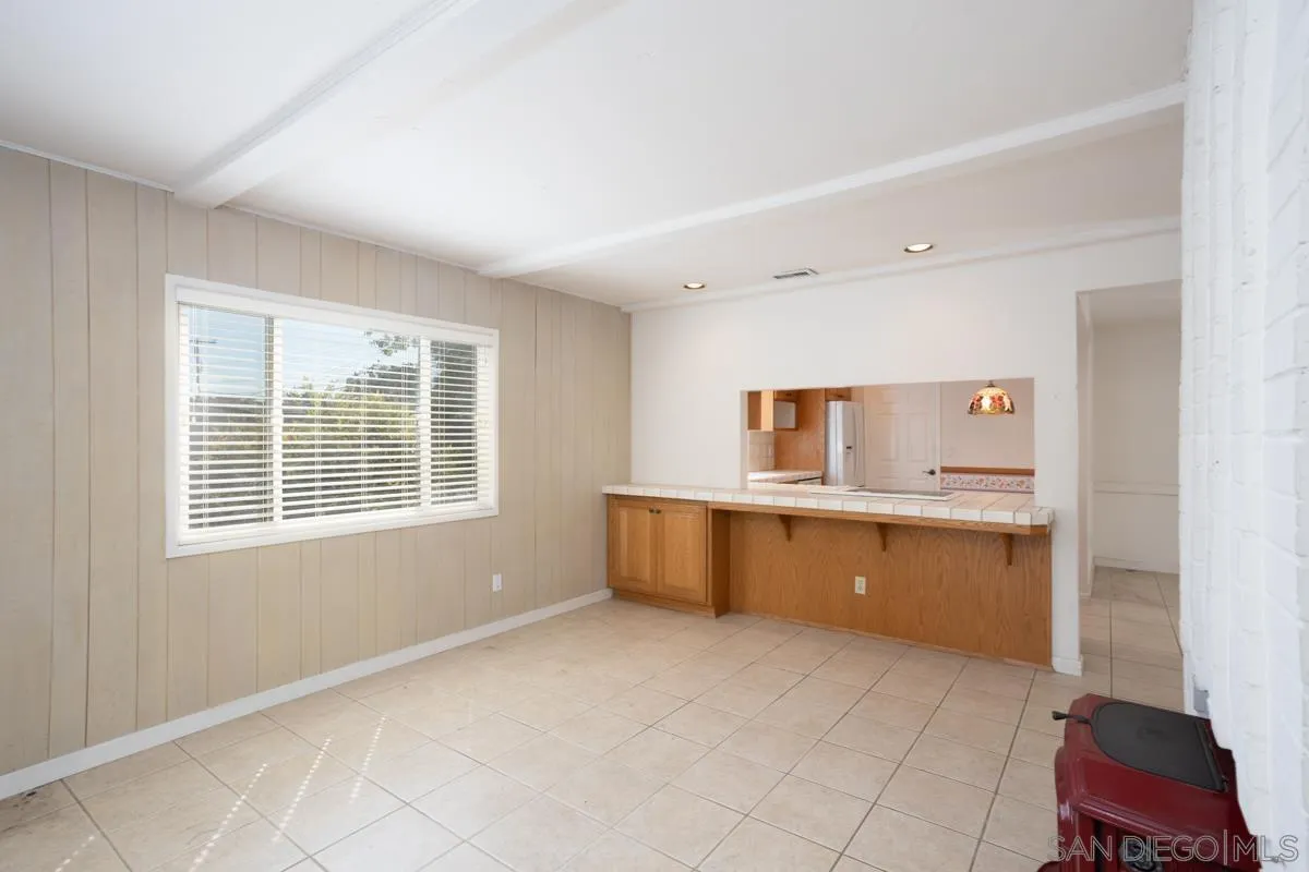 https://cdn.realtyfeed.com/cdn/127/250038083/162321854c657ce44c1d3b25b44045db.webp
