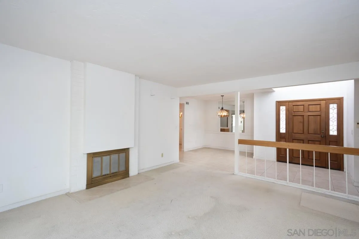 https://cdn.realtyfeed.com/cdn/127/250038083/7758f7bfcf0b38478000c5157ce5db2c.webp