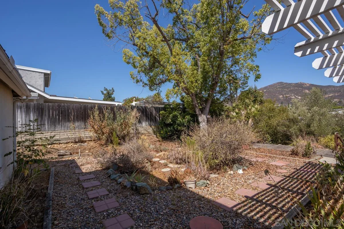 https://cdn.realtyfeed.com/cdn/127/250038083/948558eefcec7ea8eb892e1b11b366f9.webp