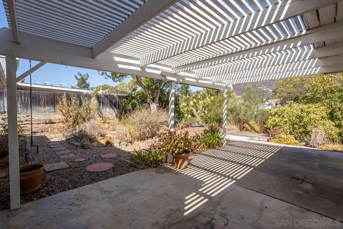 https://cdn.realtyfeed.com/cdn/127/250038083/b90a3c426d35612172642feb9abbad49.webp