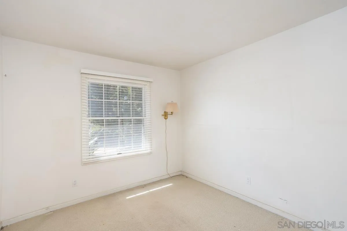 https://cdn.realtyfeed.com/cdn/127/250038083/c24339146c9fc1854eaf4e2a49398031.webp