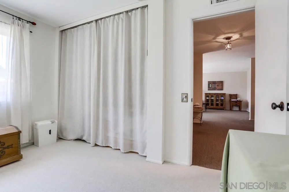 https://cdn.realtyfeed.com/cdn/127/250038086/2a3f0bacba17820e5a580b6b4c10cf46.webp