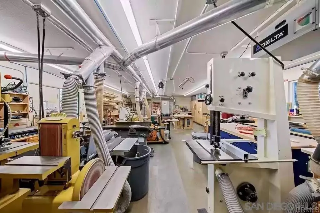 https://cdn.realtyfeed.com/cdn/127/250038086/7b54f7817414812971766c5cdab61612.webp