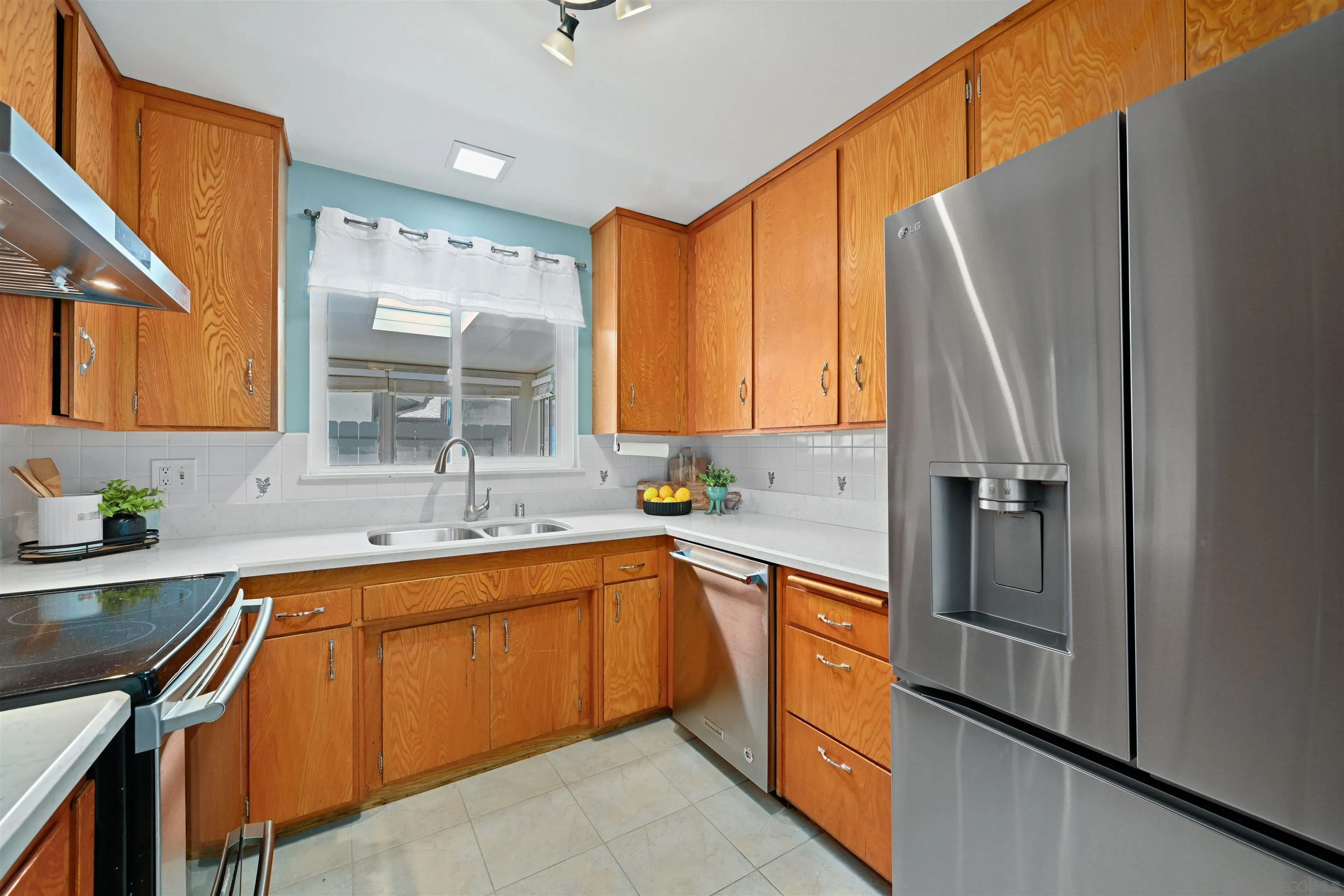 https://cdn.realtyfeed.com/cdn/127/250038090/9b092914e0c5d2ccf01dc52c33733d5c.webp