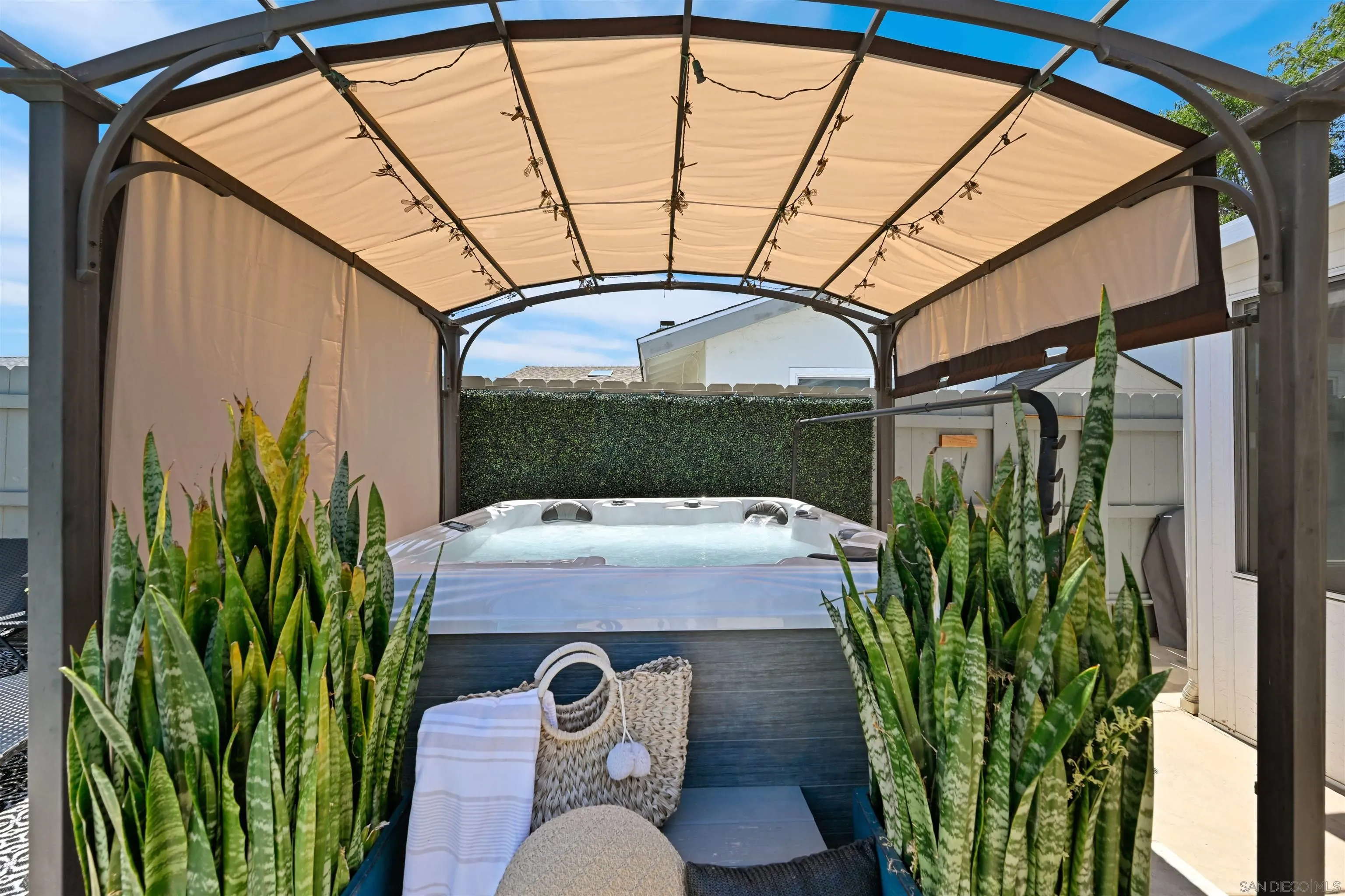 https://cdn.realtyfeed.com/cdn/127/250038090/e65aaafaabf4215c58ca8c6839a3f0f3.webp
