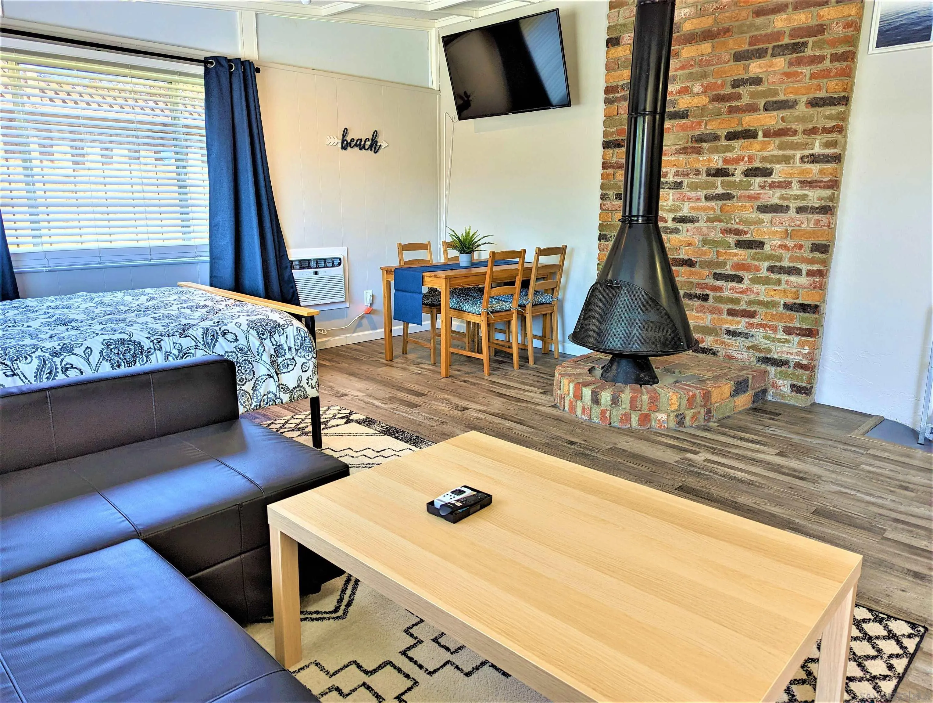 https://cdn.realtyfeed.com/cdn/127/250038091/0fba482e37bceee54b5af0c1ba2e0f3b.webp
