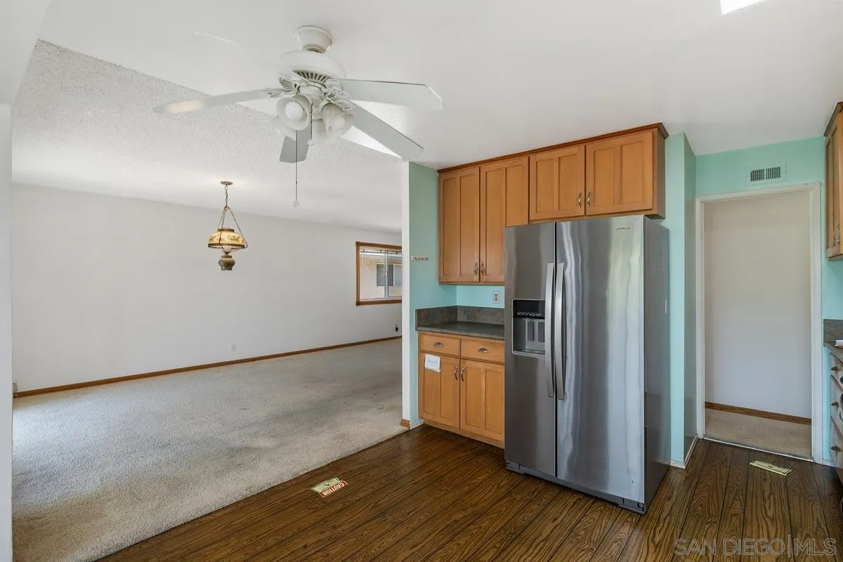 https://cdn.realtyfeed.com/cdn/127/250038095/14e8579a49ba8339222ed3412285015f.webp
