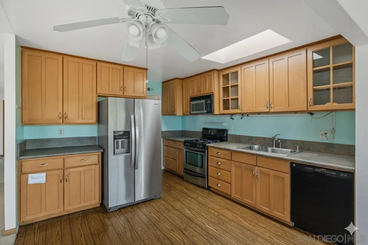 https://cdn.realtyfeed.com/cdn/127/250038095/4687308d90943c586fe55b49f2194444.webp