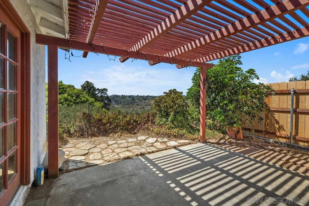 https://cdn.realtyfeed.com/cdn/127/250038095/48b1d2698be641768e88b84a1c7eb33c.webp