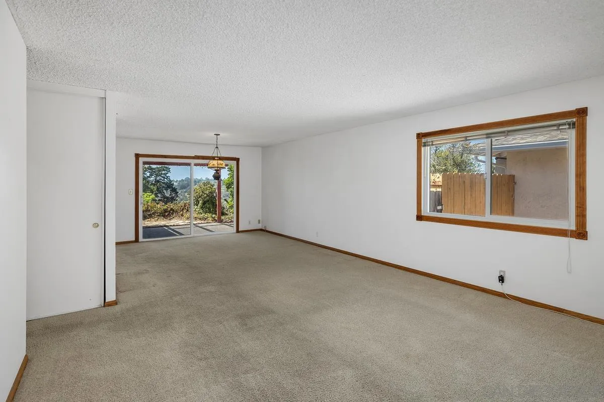 https://cdn.realtyfeed.com/cdn/127/250038095/84845b033351e875baf41b1244fa1341.webp