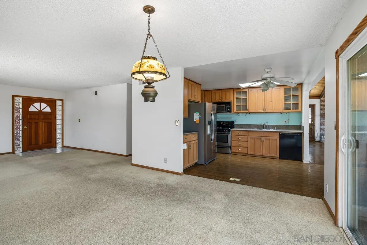 https://cdn.realtyfeed.com/cdn/127/250038095/992cb830852190a68a23ef5f5dc24006.webp