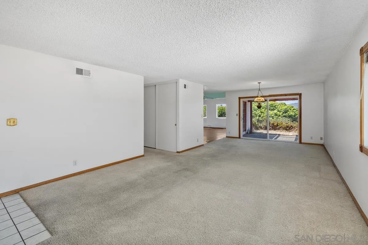 https://cdn.realtyfeed.com/cdn/127/250038095/c9e21b5de7f530ada497c6efd48151a1.webp