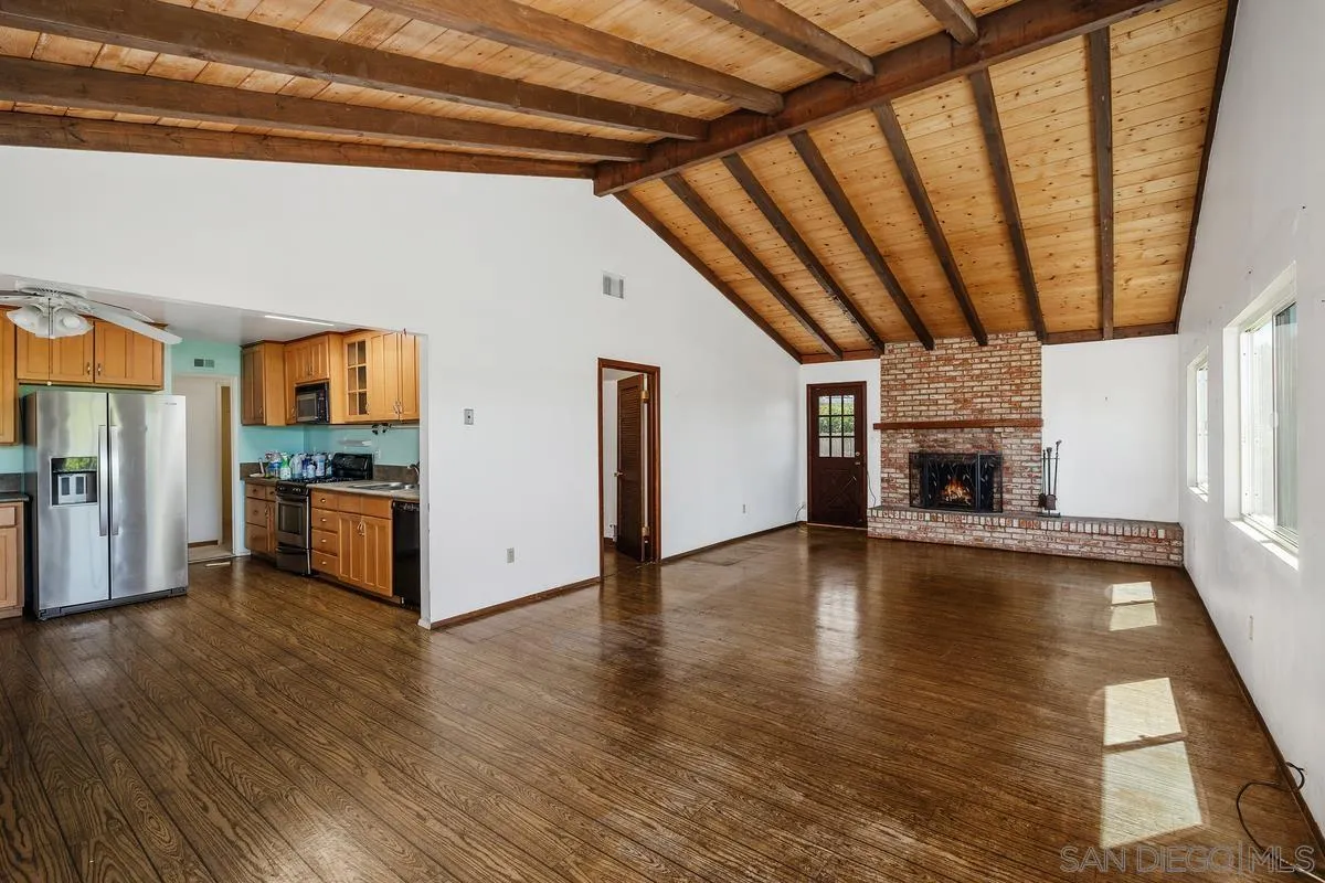 https://cdn.realtyfeed.com/cdn/127/250038095/e905b8ced415068121c6440335a9ee22.webp