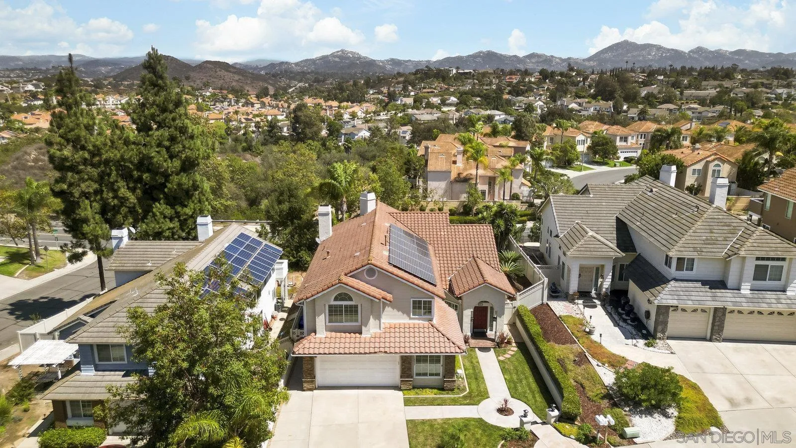 https://cdn.realtyfeed.com/cdn/127/250038101/215cec1e652b44f54da3242a45cd619d.webp