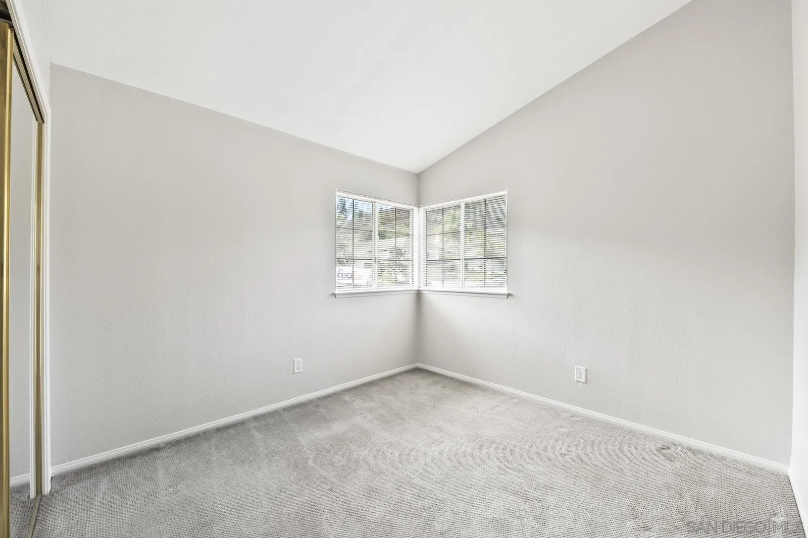 https://cdn.realtyfeed.com/cdn/127/250038101/33ef0969f3fe414f0b6a3a972b6e9542.webp