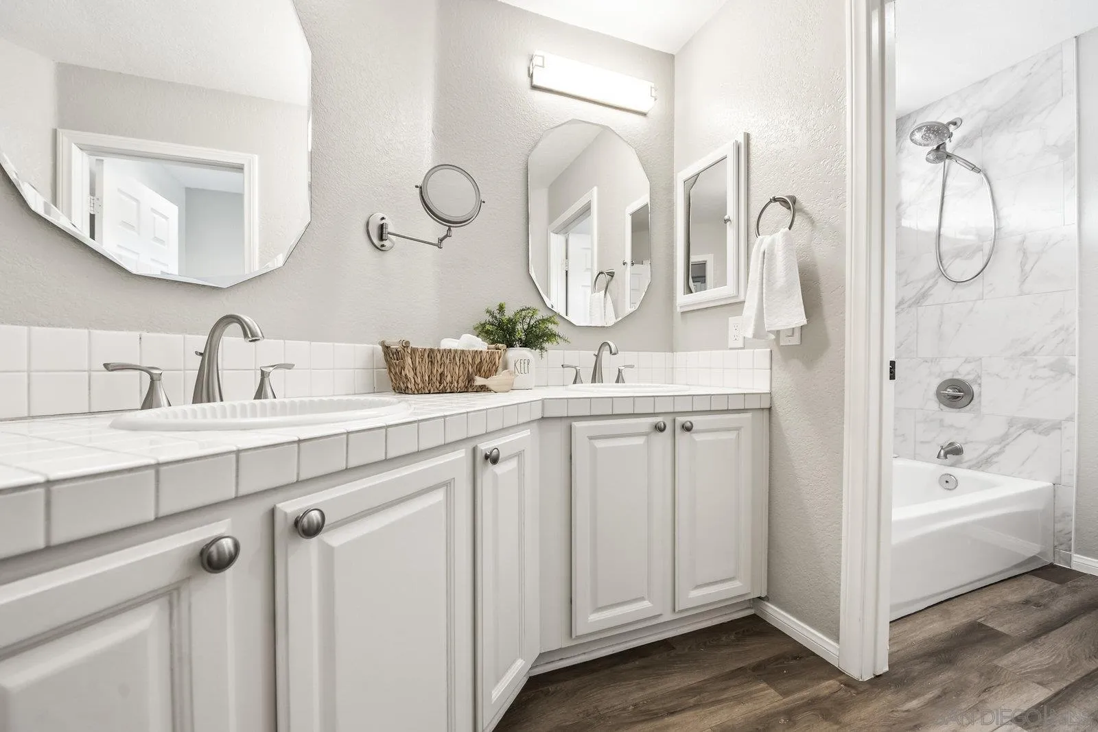 https://cdn.realtyfeed.com/cdn/127/250038101/a1fa3f238476d5ff2e293a1f6801fa23.webp