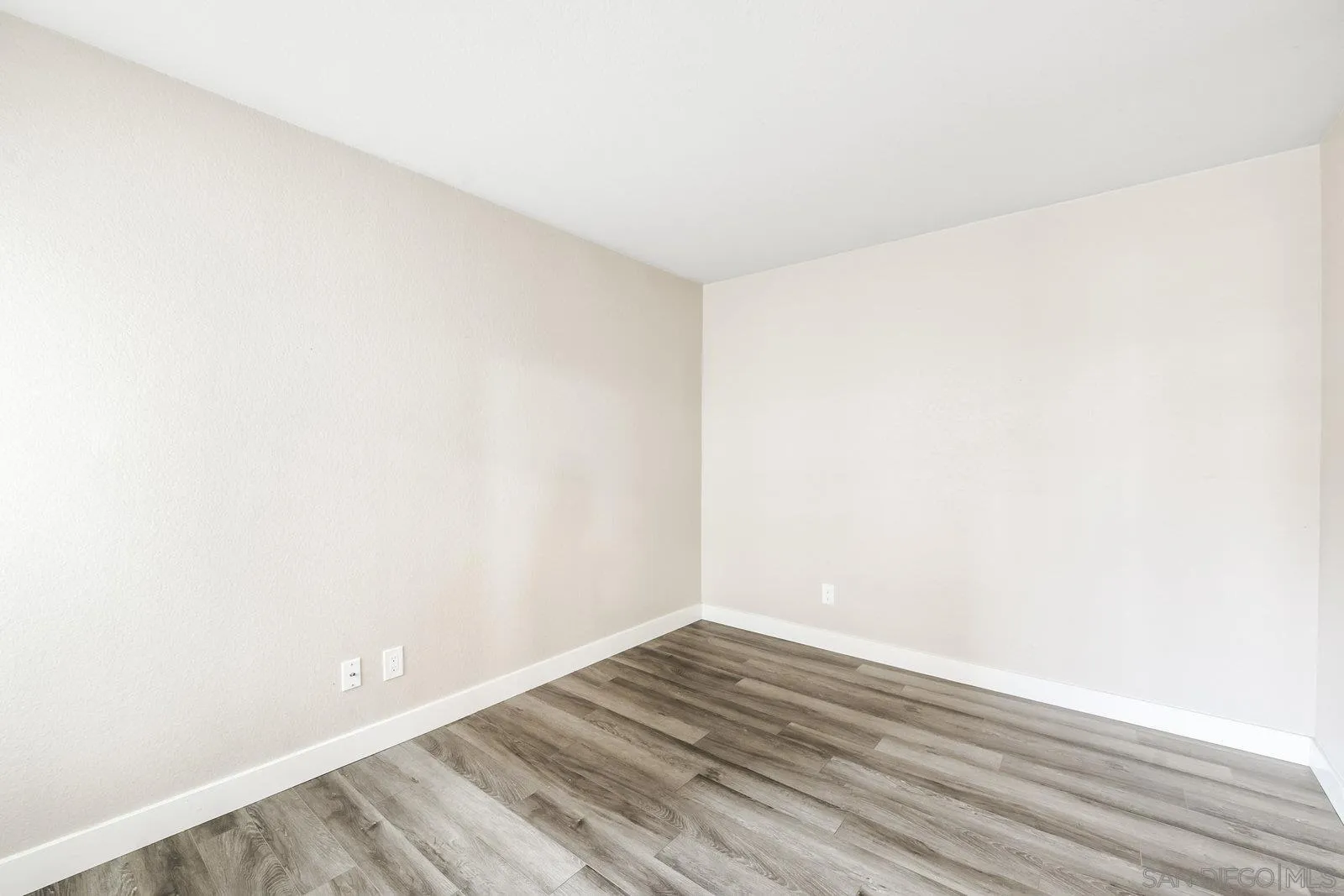 https://cdn.realtyfeed.com/cdn/127/250038101/b87cd2c421b226f6e46962c9d890b3fd.webp