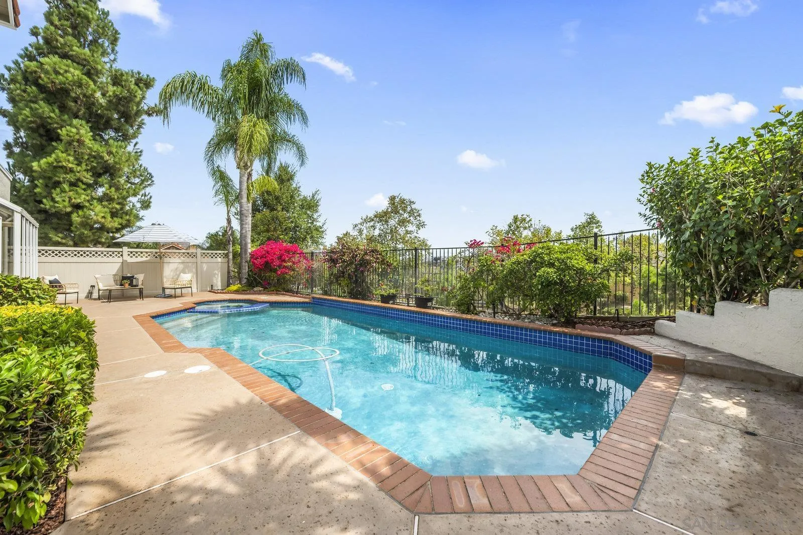 https://cdn.realtyfeed.com/cdn/127/250038101/e63fe5b9802c563175526db51d6b9a2c.webp
