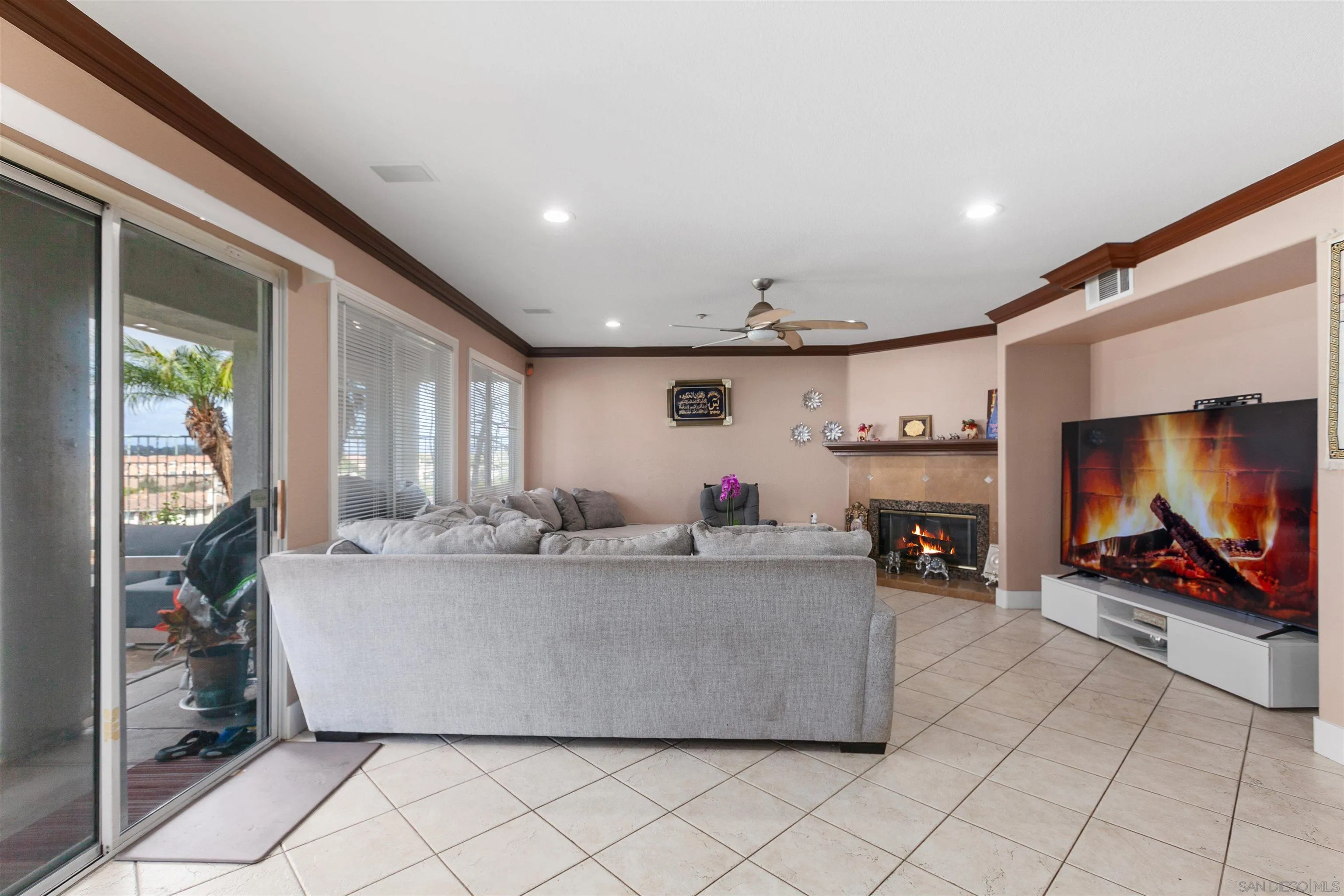 https://cdn.realtyfeed.com/cdn/127/250038106/cf0cf38e0e22306f076d66554e74c08c.webp