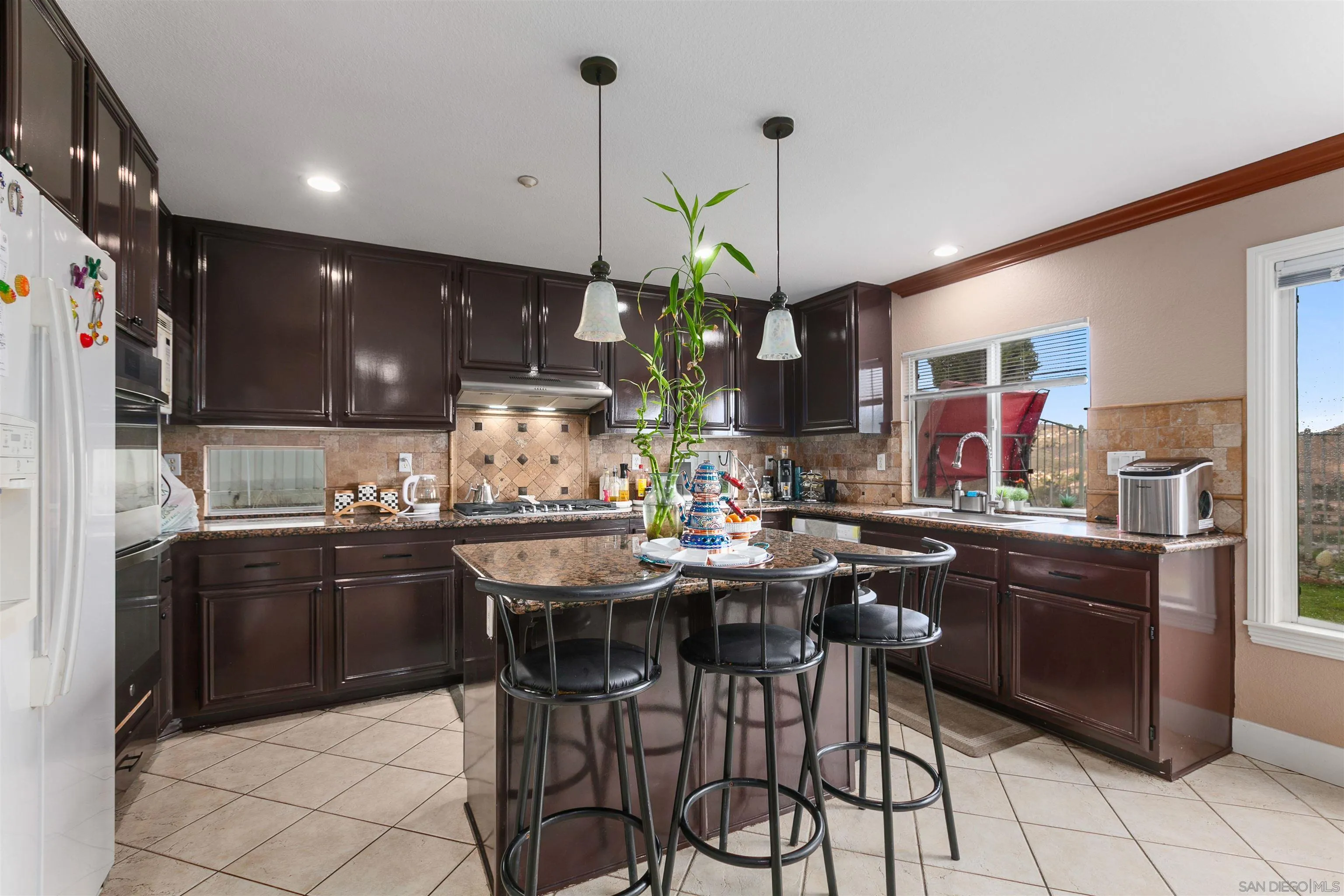 https://cdn.realtyfeed.com/cdn/127/250038106/d09cc1063b223aece75474a72186fb63.webp