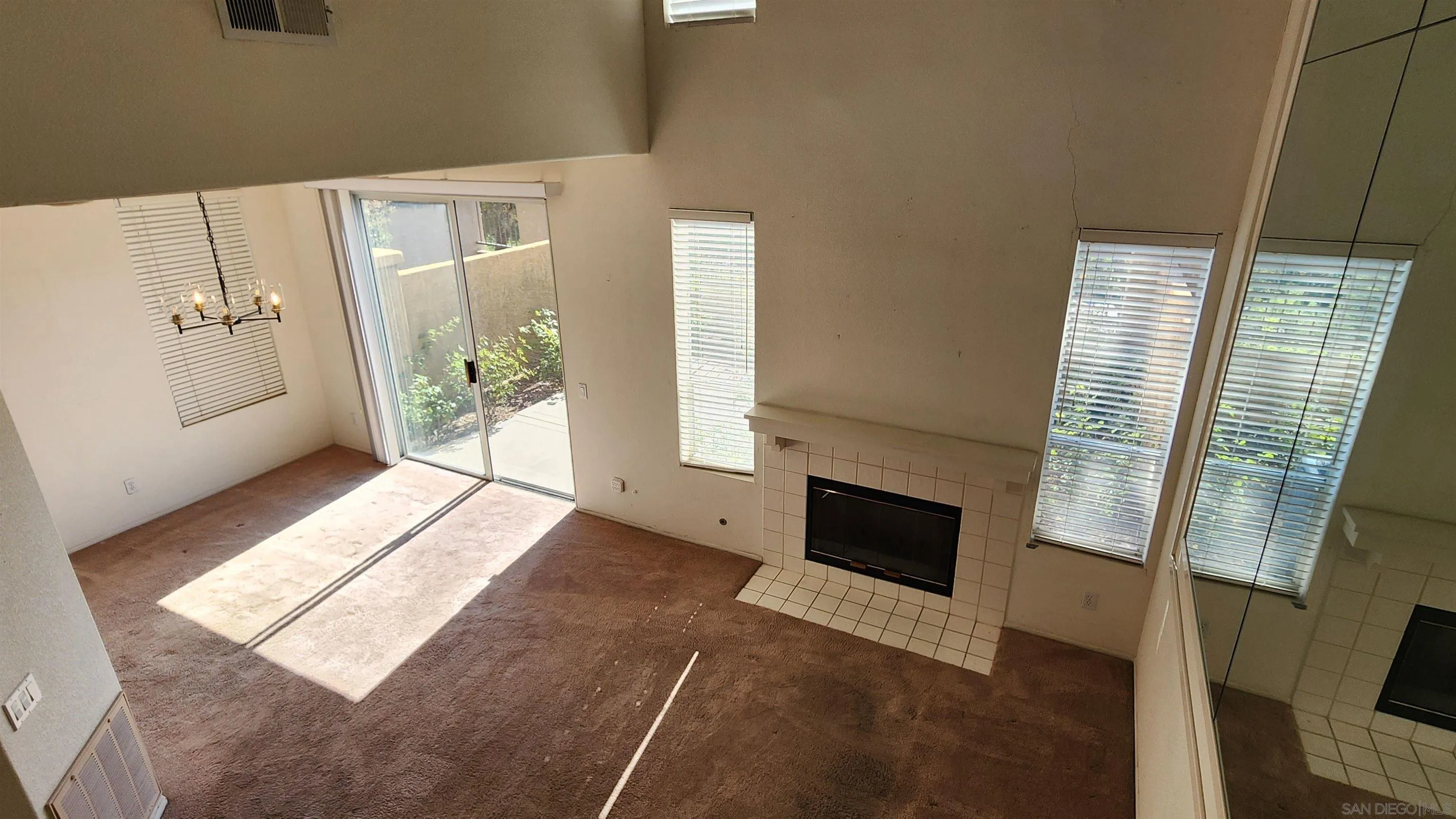 https://cdn.realtyfeed.com/cdn/127/250038109/03ce05398f17d193929f954069a63fec.webp