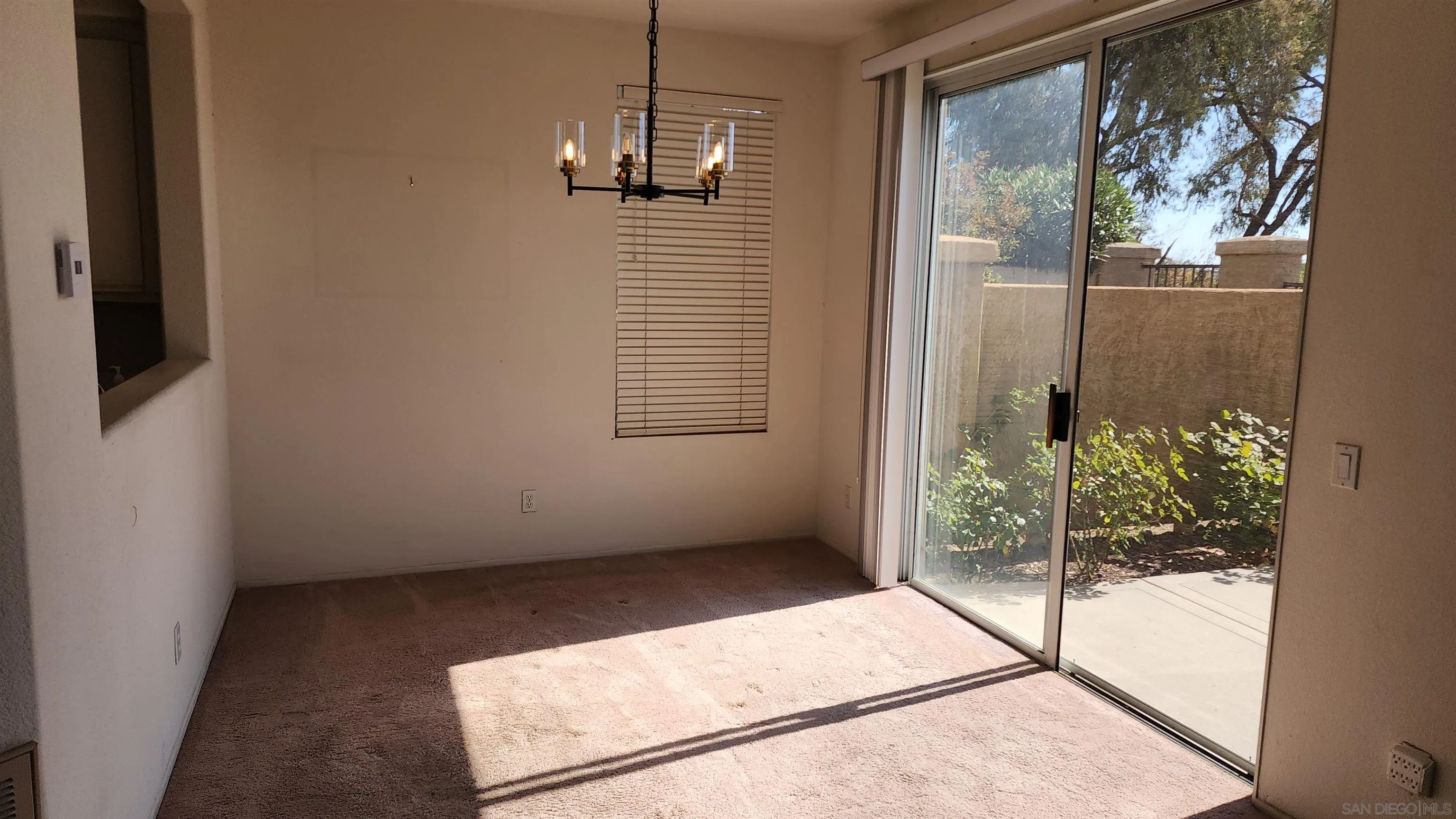 https://cdn.realtyfeed.com/cdn/127/250038109/08a001cfbf655596dcf326117e82d674.webp
