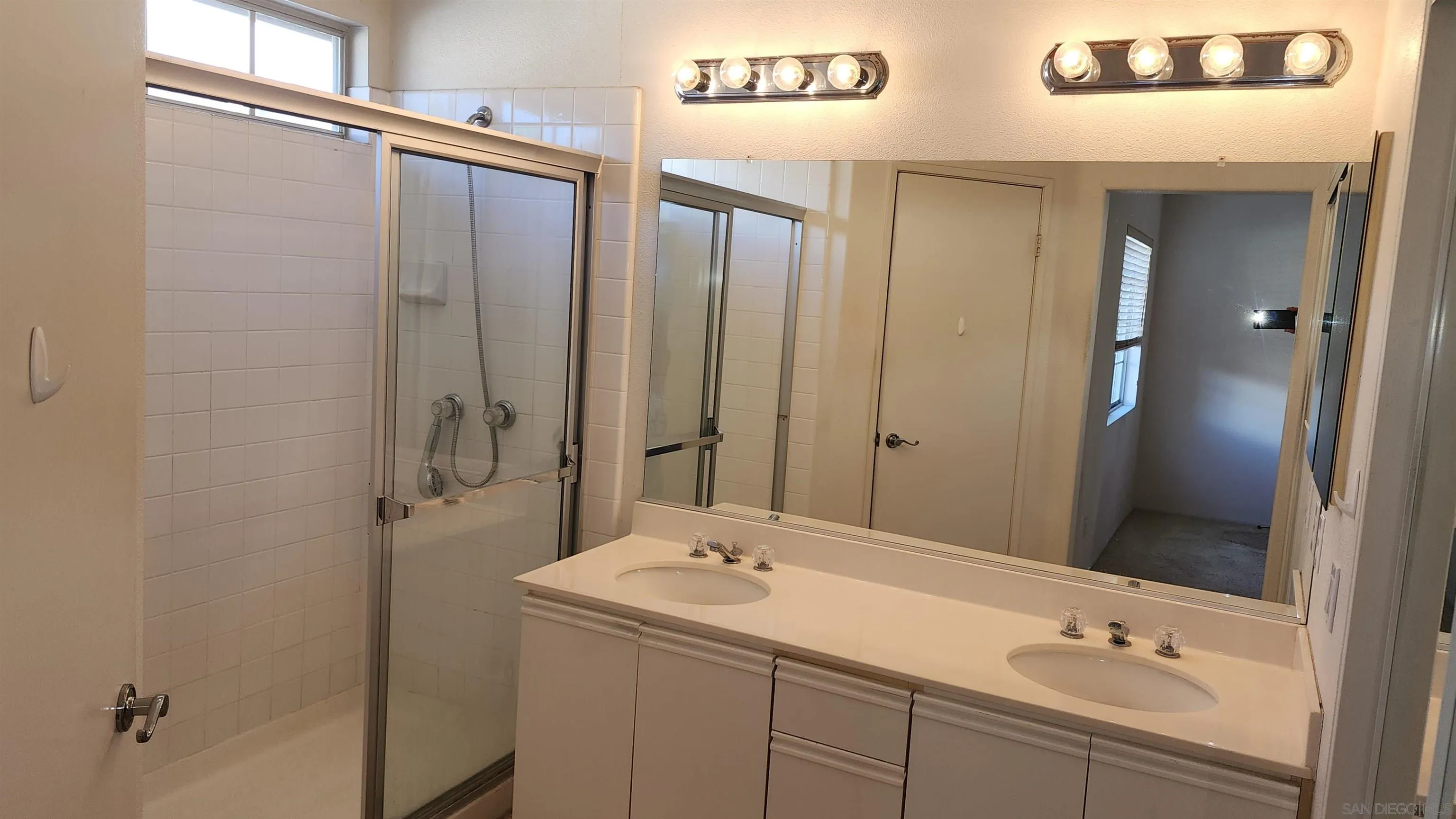 https://cdn.realtyfeed.com/cdn/127/250038109/251d2eaa1e95364cb66b4c7b08f95516.webp