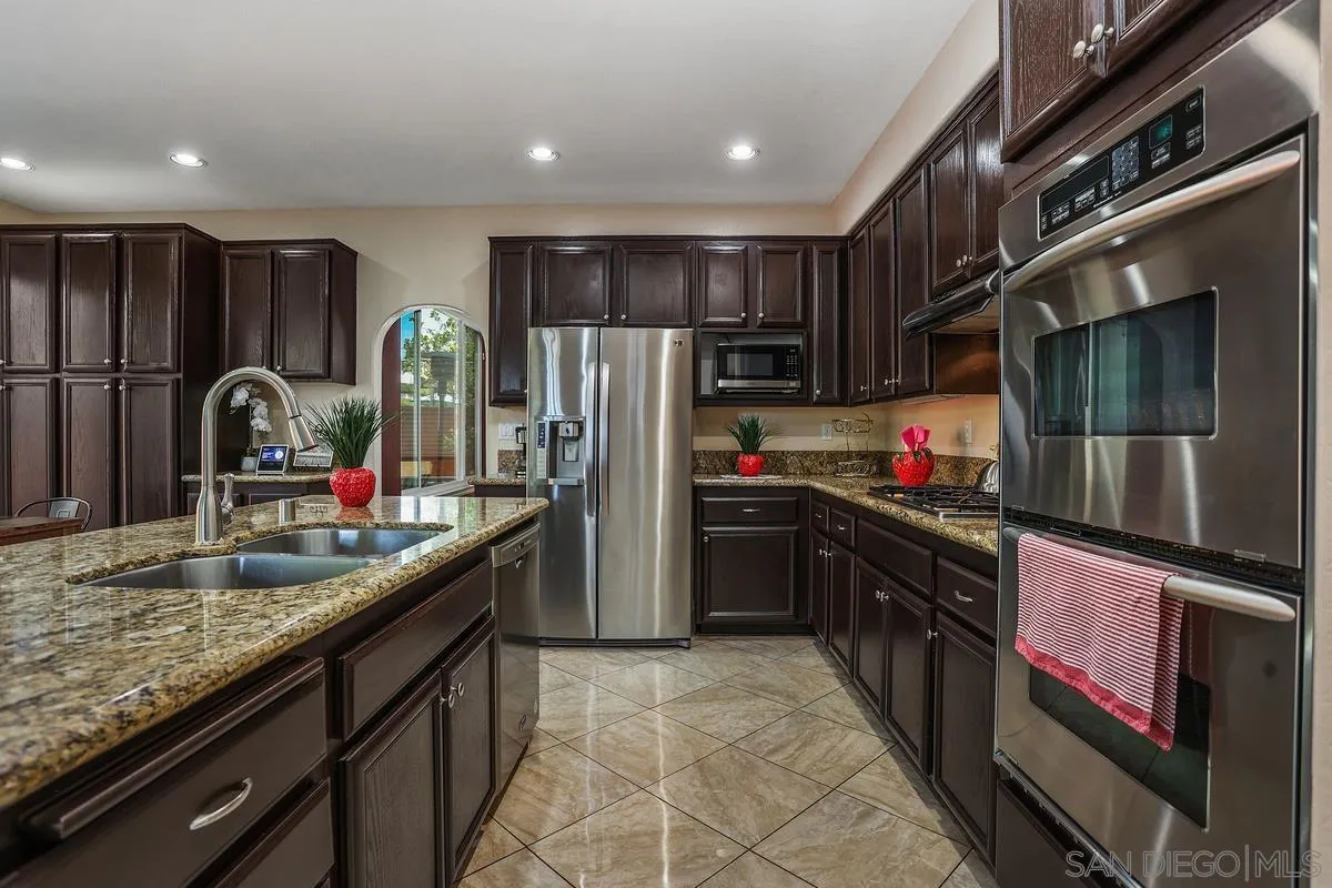 https://cdn.realtyfeed.com/cdn/127/250038111/a0d7d3acf5883dcfd646c90262714fd7.webp