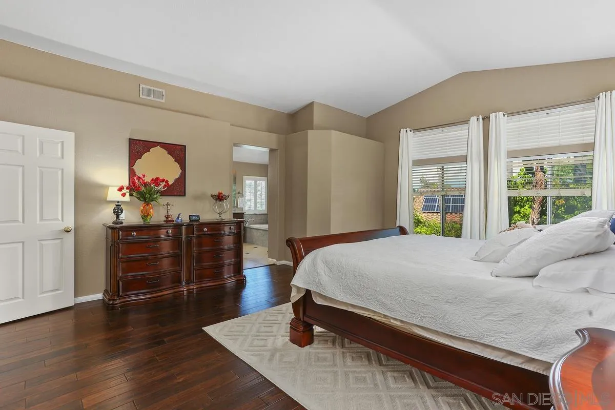 https://cdn.realtyfeed.com/cdn/127/250038111/a7c549d32e84dec3f73d429450b2e38e.webp