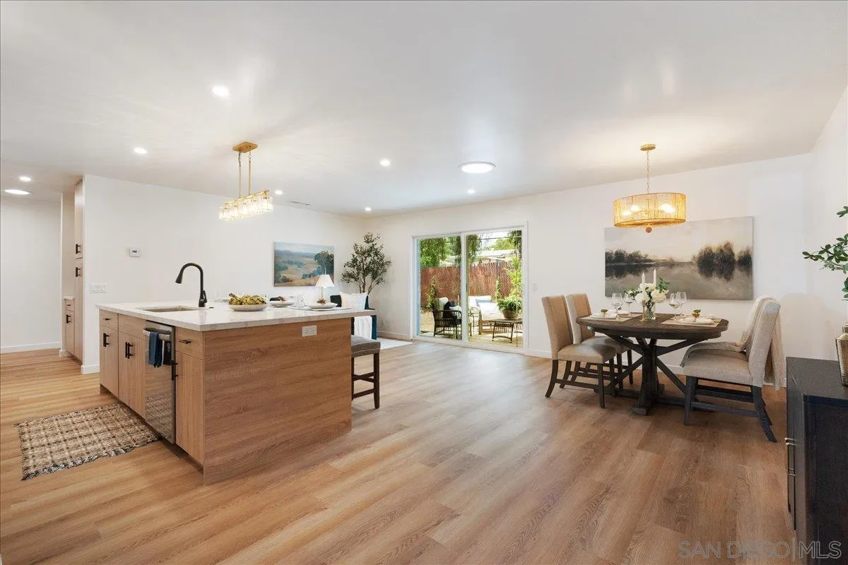 https://cdn.realtyfeed.com/cdn/127/250038112/016179a50ede34100c02ff2e0f575904.webp